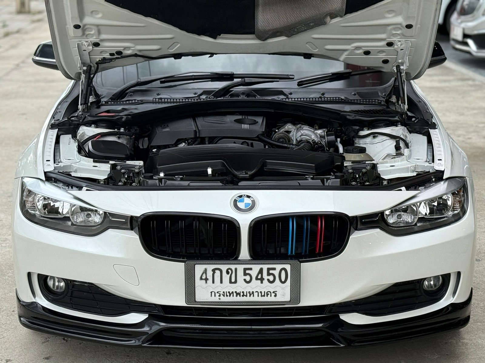 BMW F30 316i สวยมีเสน่ห์ สภาพสมบูรณ์ ขับดีมาก BMW F30 316i สวยมีเสน่ห์ สภาพสมบูรณ์ ขับดีมาก