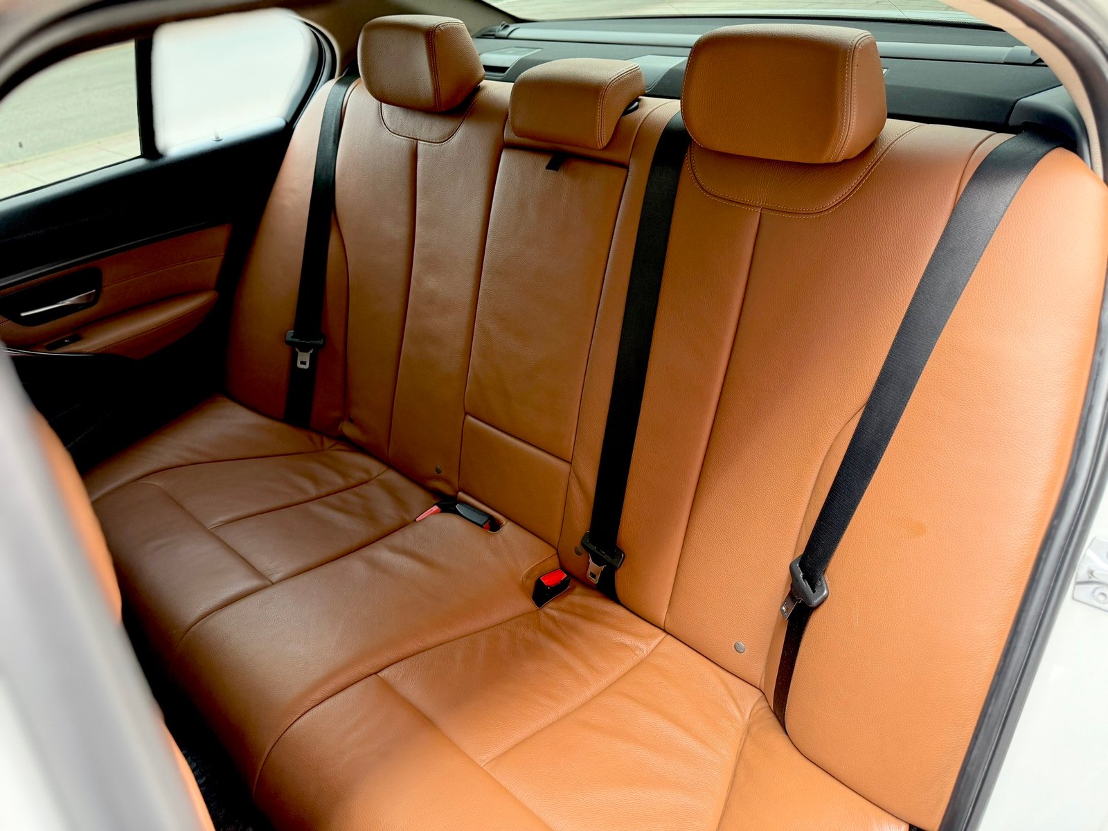 F30 320i Luxury ใช้น้อย สวยมีเสน่ห์ น็อตเดิมทั้งคัน