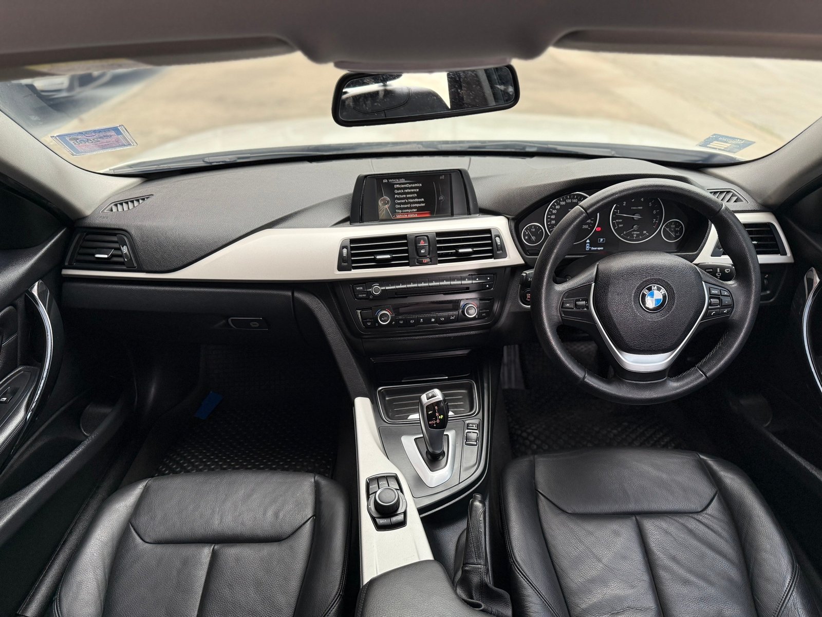 BMW F30 316i สวยมีเสน่ห์ สภาพสมบูรณ์ ขับดีมาก BMW F30 316i สวยมีเสน่ห์ สภาพสมบูรณ์ ขับดีมาก