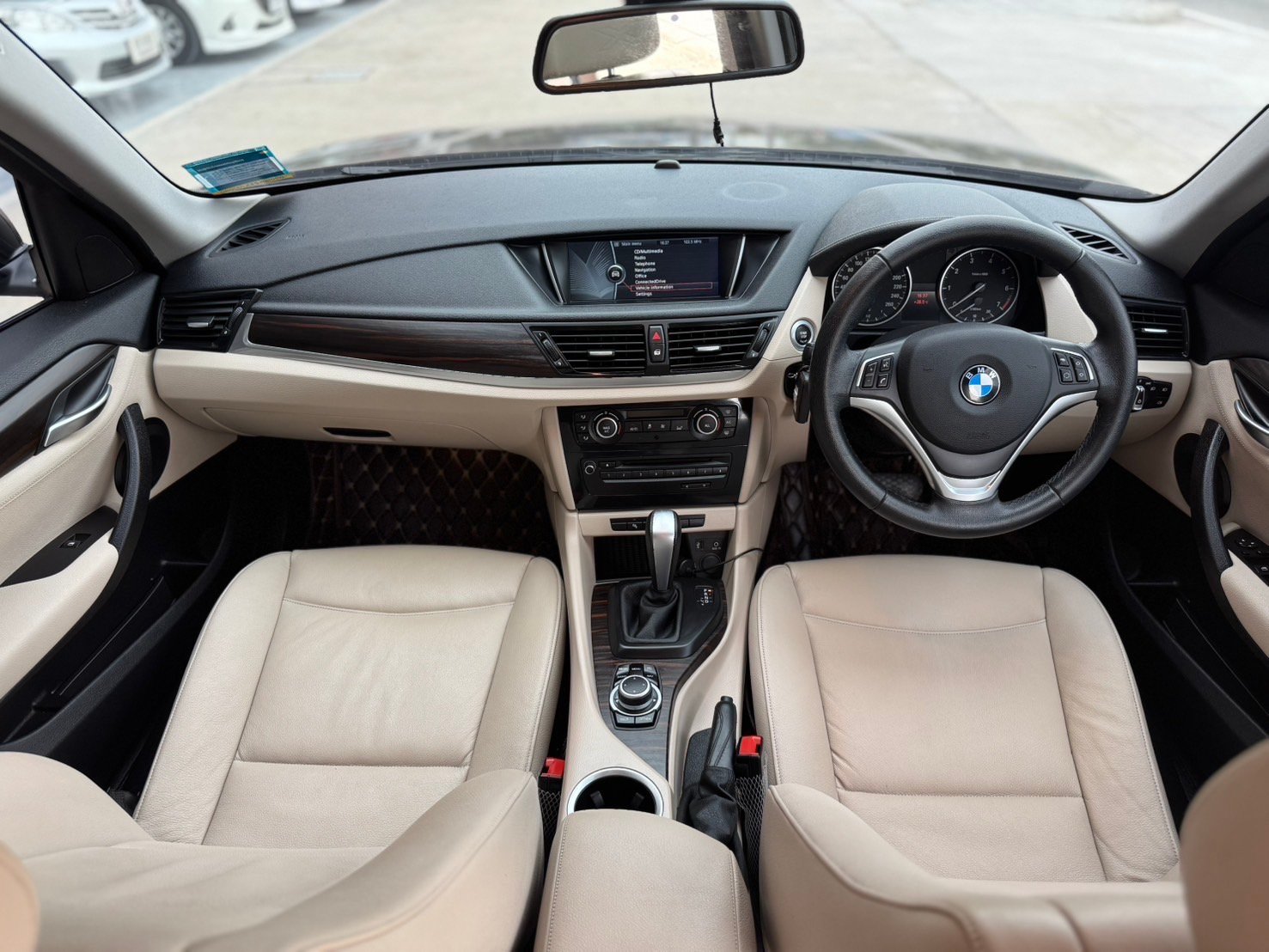 X1 2.0i X-Line Top ไมเนอร์เชนจ์แท้ พวงมาลัยเบาแล้ว X1 2.0i X-Line Top ไมเนอร์เชนจ์แท้ พวงมาลัยเบาแล้ว