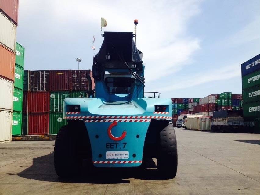 รถยกตู้ Reach Stackers
