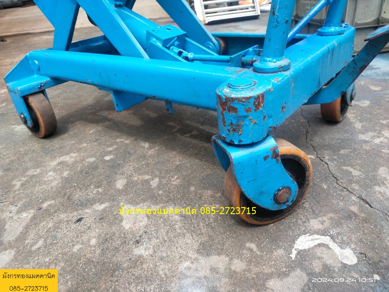 รถเข็นโต๊ะยกสูง X-lift Table รับน้ำหนัก 200 ก.ก. ขนาดหน้าโต๊ะ 46x65 ซม. ยกได้สูงจากพื้น 97 ซม. ขากรรไกร 2 ชั้น  ระบบไฮดรอลิกใช้งานได้ปกติ ลูกล้อลื่นดี เหล็กหนามากทั้งตัวน้ำหนัก 94 ก.ก. สภาพพร้อมใช้งาน ราคา 6,500 บาทไม่รวมส่ง