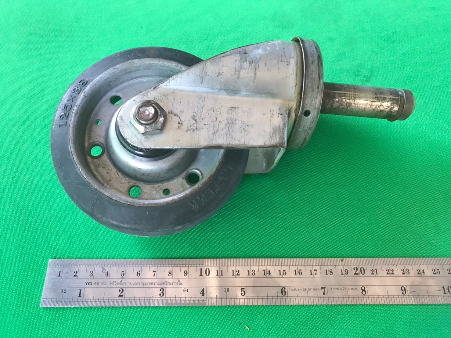 ลูกล้อ HAMMER ขนาด 5 นิ้ว มีเบรก 2 ล้อ ล้อหมุนได้ 4 ล้อ ล้อยางแน่นๆ เข็นไม่ดัง ไม่เป็นรอยค่ะ ล้อลื่นดี แข็งแรงรับน้ำหนักได้ดี ราคาชุดละ 600 บาทไม่รวมส่งค่ะ มี 2 ชุด ลูกล้อ HAMMER ขนาด 5 นิ้ว มีเบรก 2 ล้อ ล้อหมุนได้ 4 ล้อ ล้อยางแน่นๆ เข็นไม่ดัง ไม่เป็นรอยค่ะ ล้อลื่นดี แข็งแรงรับน้ำหนักได้ดี ราคาชุดละ 600 บาทไม่รวมส่งค่ะ มี 2 ชุด