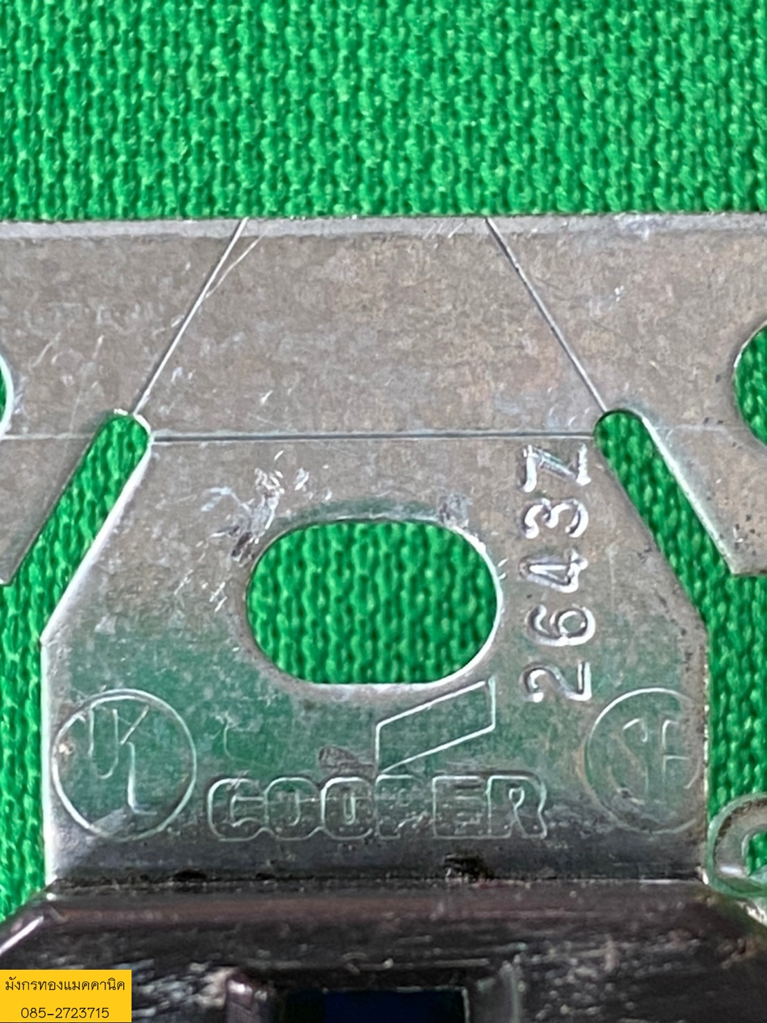 เต้ารับ ยี่ห้อ cooper ขนาด 2 ช่องเสียบ ขาแบนมีกราวด์ เสียบได้แน่นไม่หลุดง่าย ทองเหลืองหนาไฟมาเต็มค่ะ สภาพดี มีรอยการใช้งาน ราคาตัวละ 30 บาทไม่รวมส่ง มี 63 ตัวค่ะ เต้ารับ ยี่ห้อ cooper ขนาด 2 ช่องเสียบ ขาแบนมีกราวด์ เสียบได้แน่นไม่หลุดง่าย ทองเหลืองหนาไฟมาเต็มค่ะ สภาพดี มีรอยการใช้งาน ราคาตัวละ 30 บาทไม่รวมส่ง มี 63 ตัวค่ะ