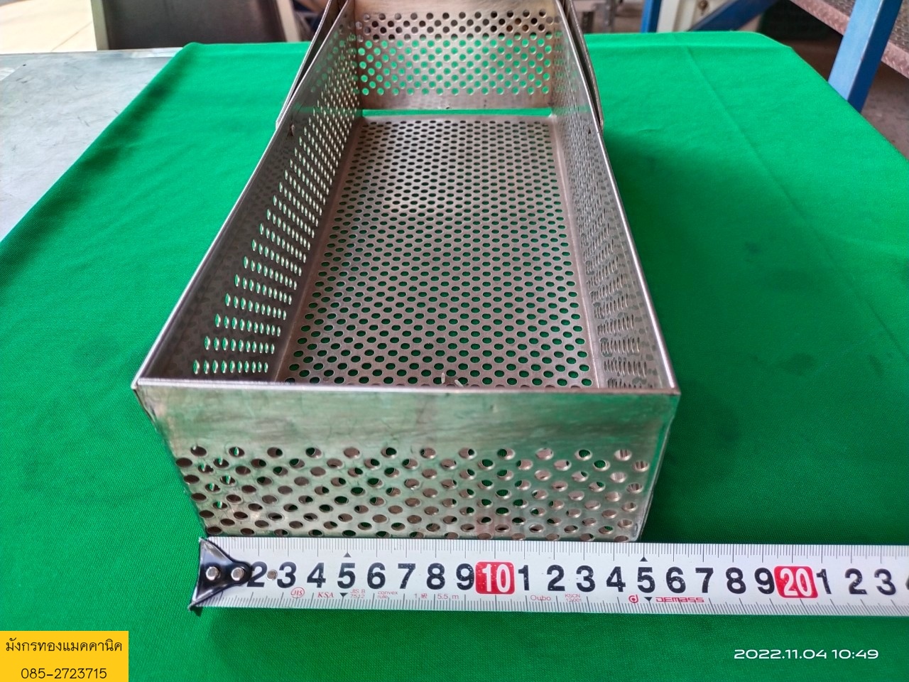 กระบะสแตนเลส ขนาด 15x40x9 ซม. ด้านข้างเปิดได้ตามภาพ สแตนเลสหนา แข็งแรง ใบละ 190 บาทไม่รวมส่ง มี 9 ใบ