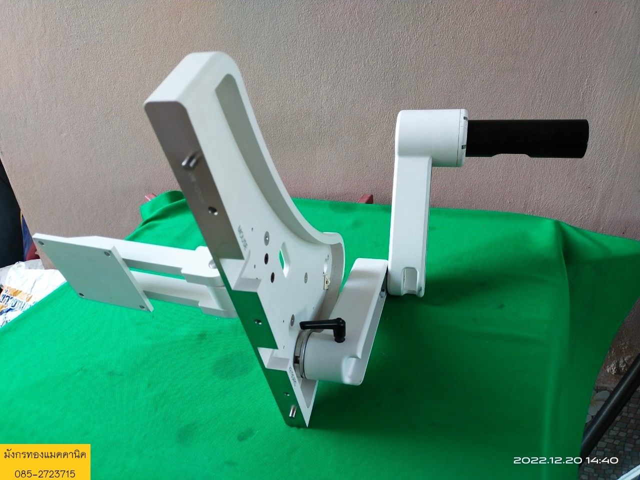 ขาจับจอมอนิเตอร์ วัสดุอลูมิเนียม สภาพสวย ราคา 1,000 บาทไม่รวมส่งค่ะ ขาจับจอมอนิเตอร์ วัสดุอลูมิเนียม สภาพสวย ราคา 1,000 บาทไม่รวมส่งค่ะ