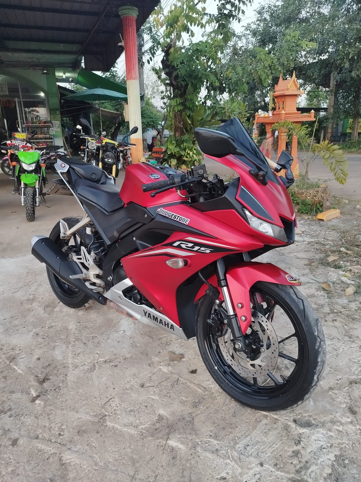 ขายลูกเดียว yzf r15 สภาพดีเล่มครบ ขายลูกเดียว yzf r15 สภาพดีเล่มครบ