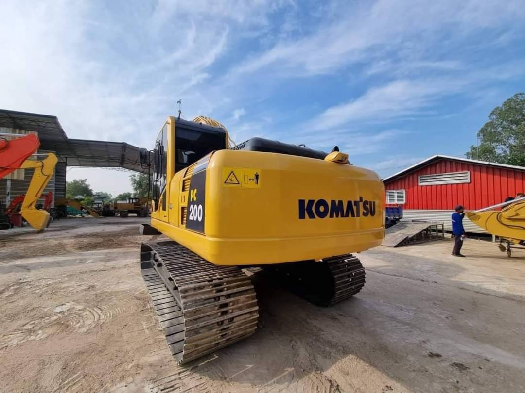 KOMATSU PC200-8N1