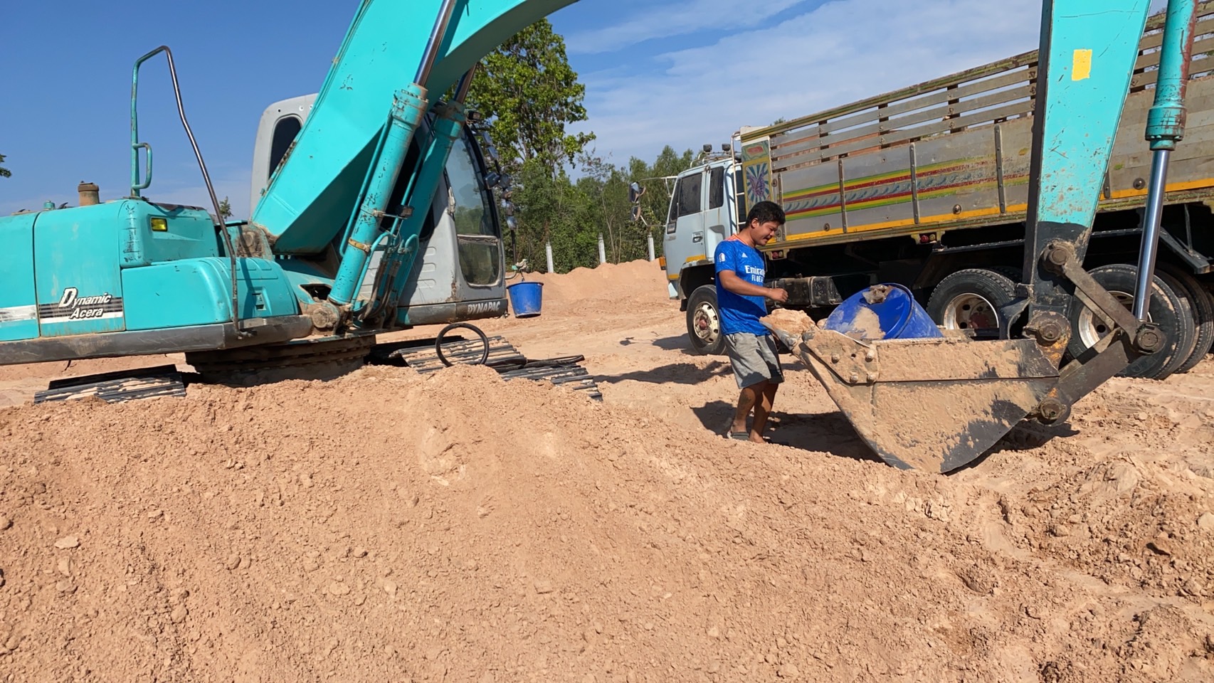 Kobelco sk200-6 yn10 พร้อมใช้งาน