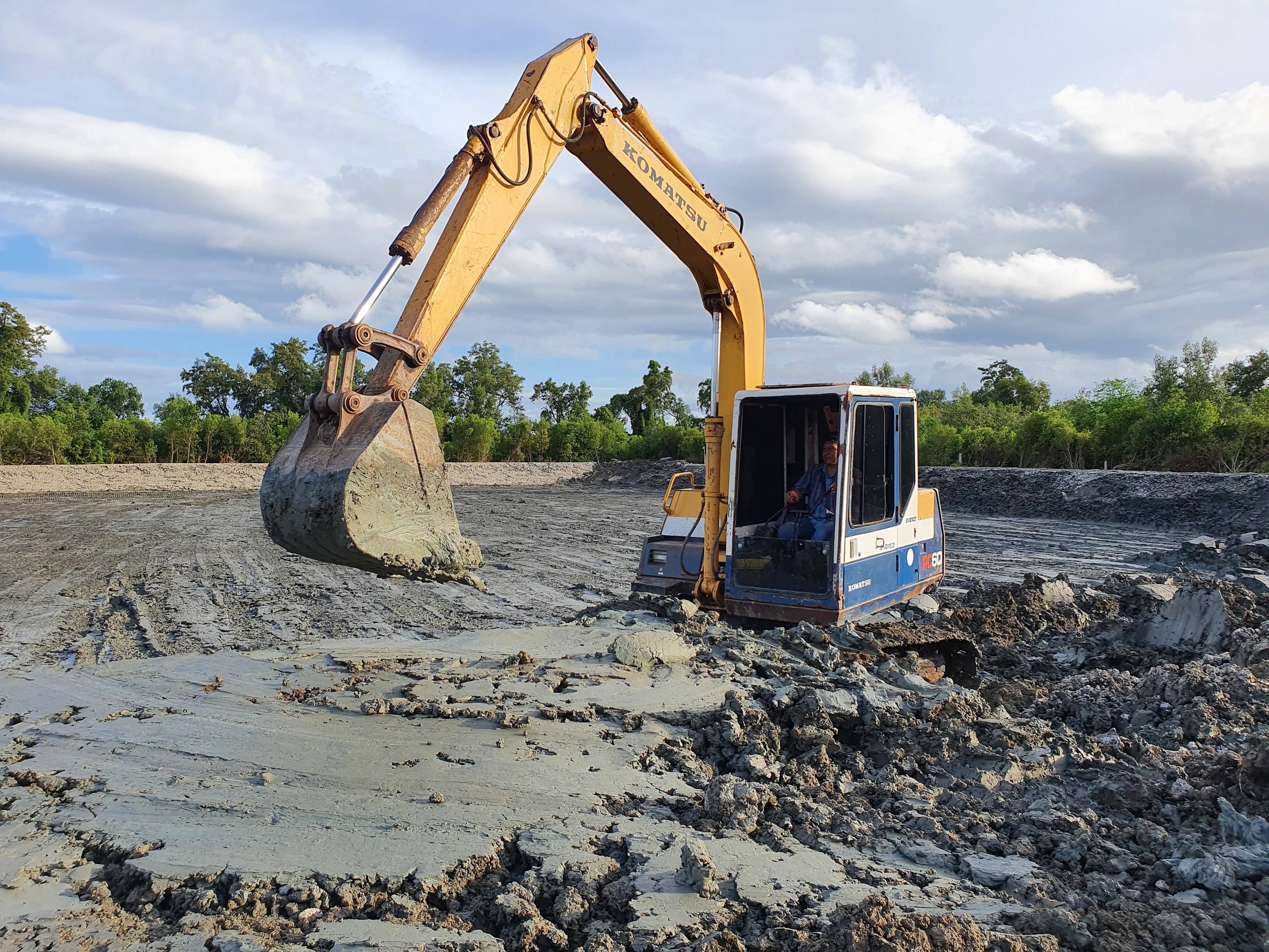 KOMATSU PC60-6 เก่านอก อาร์มพิเศษ