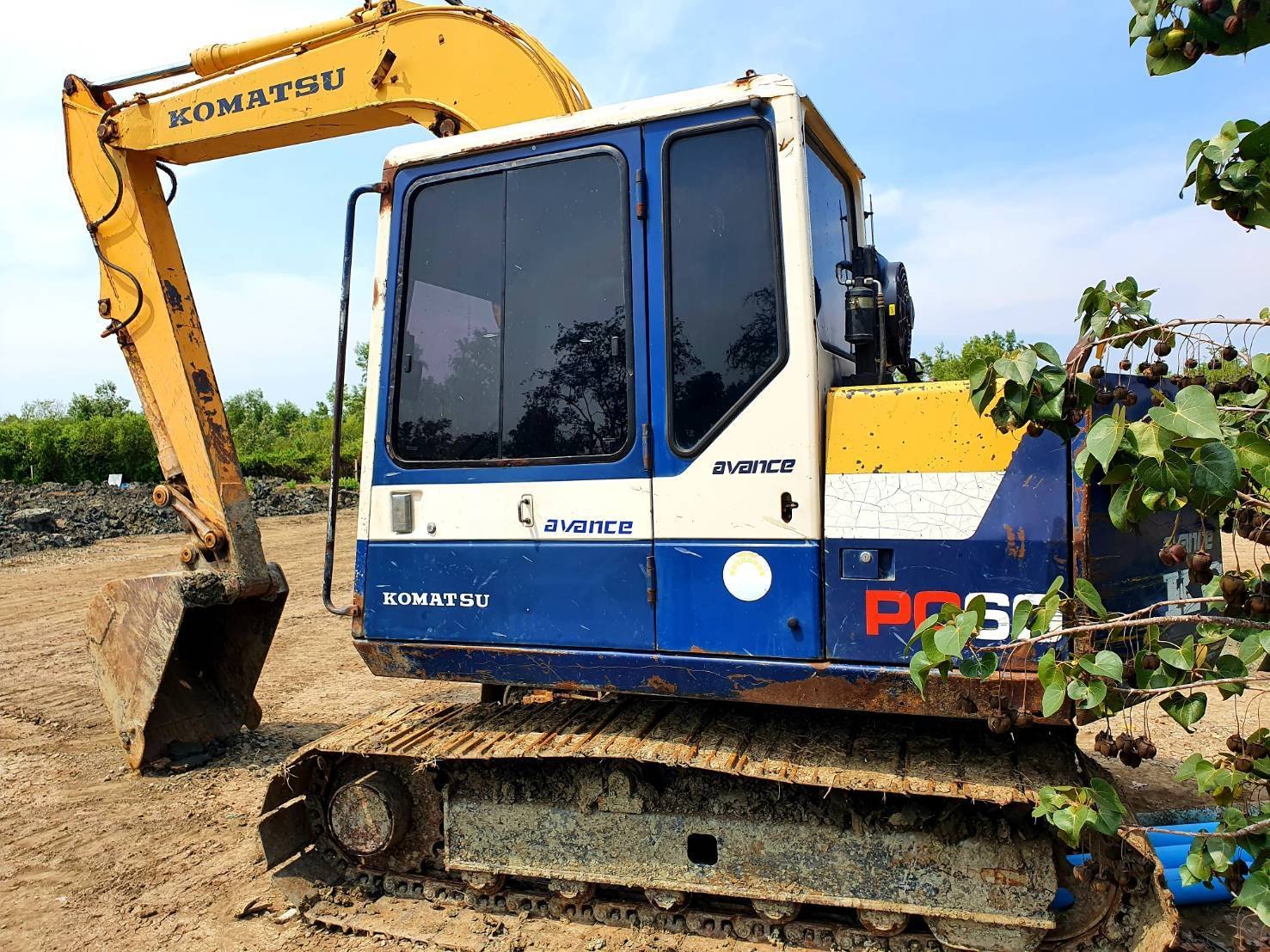 Komatsu pc60-6 พร้อมใช้งาน Komatsu pc60-6 พร้อมใช้งาน