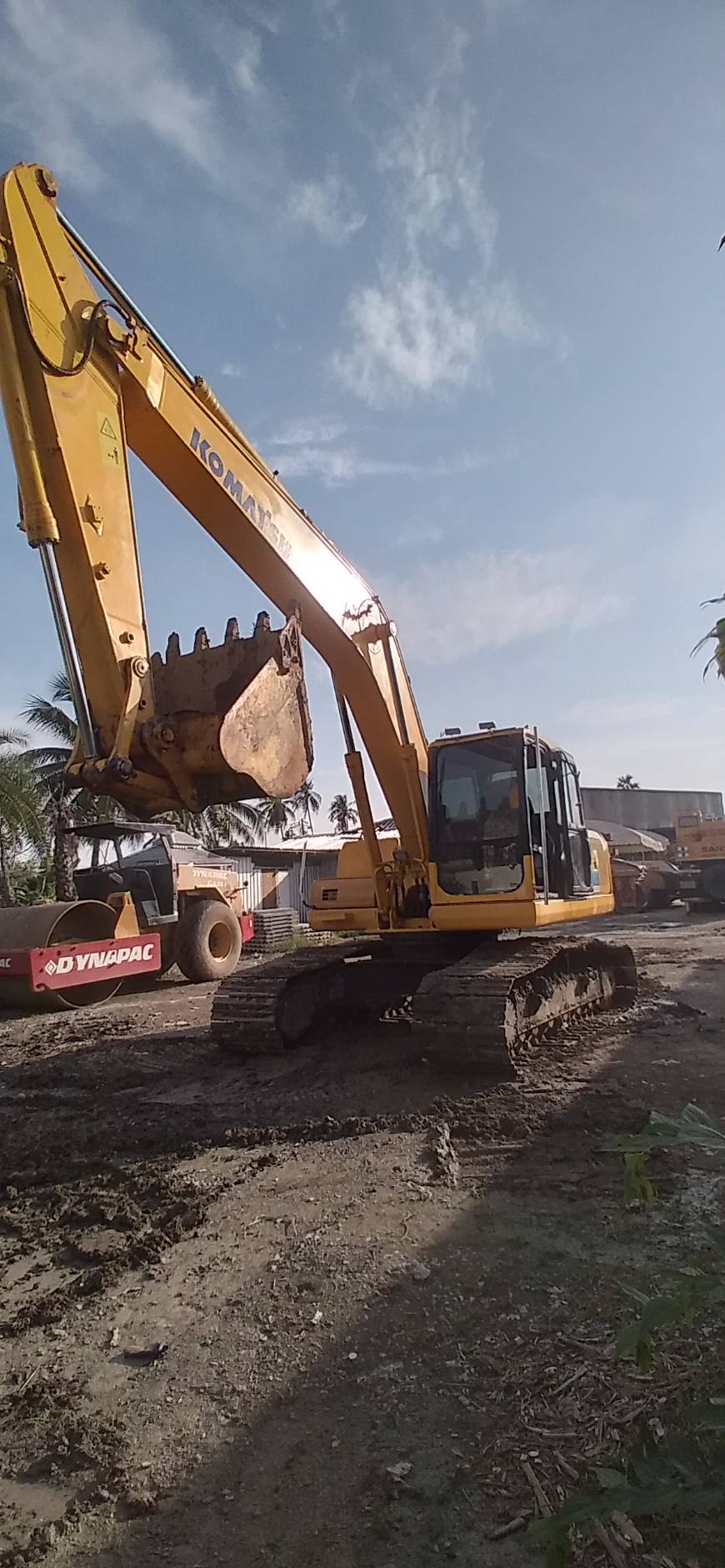 Komatsu. Pc200-7 พร้อมใช้งาน