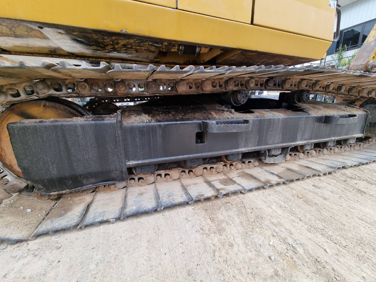 CAT E200B ต้นตำหรับความอึด