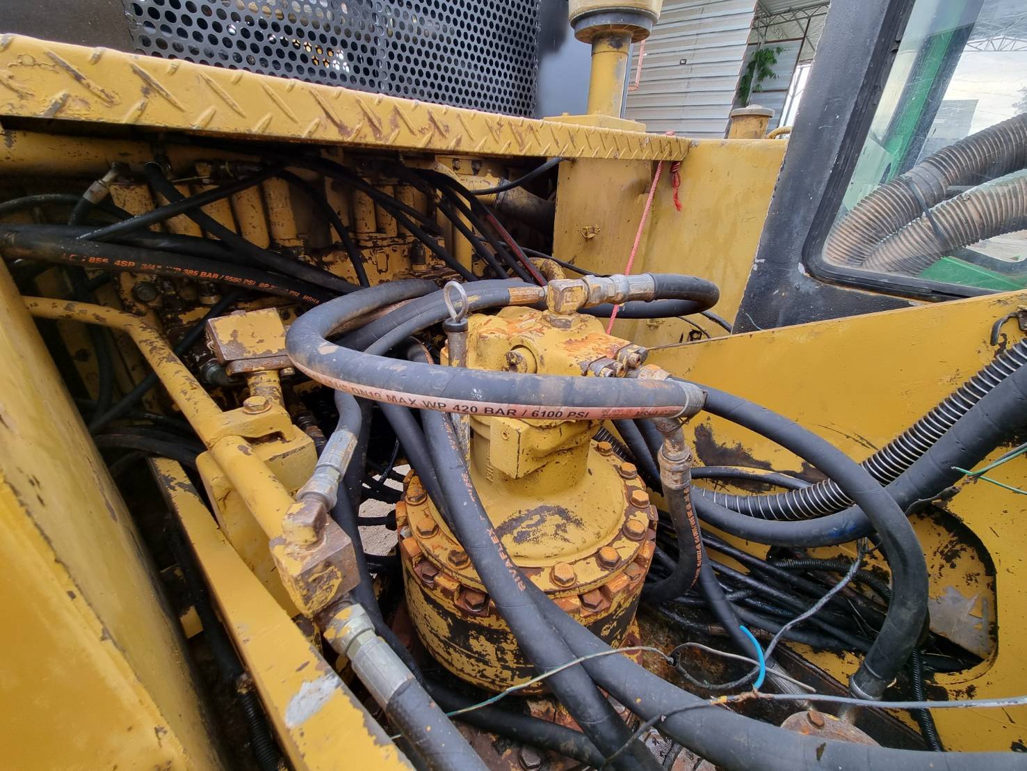 CAT E200B ต้นตำหรับความอึด