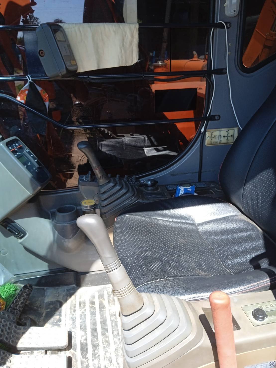 Hitachi zx120-1 พร้อมใช้งาน 6000 ชั่วโมง Hitachi zx120-1 พร้อมใช้งาน 6000 ชั่วโมง