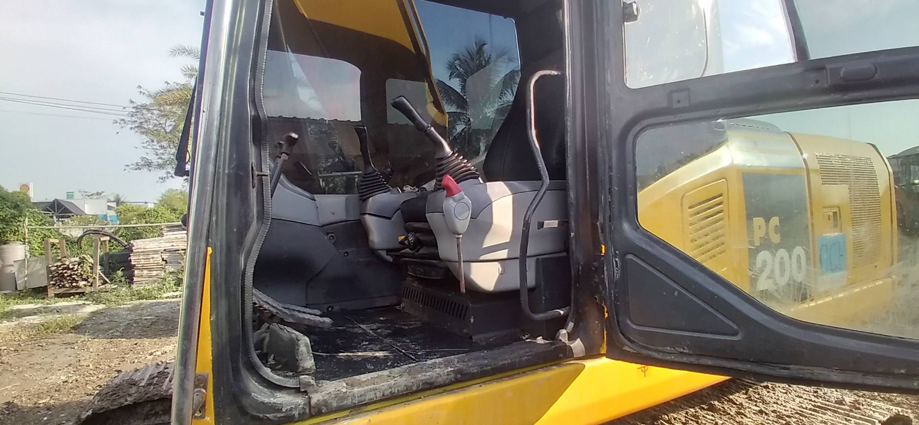 Komatsu. Pc200-7 พร้อมใช้งาน