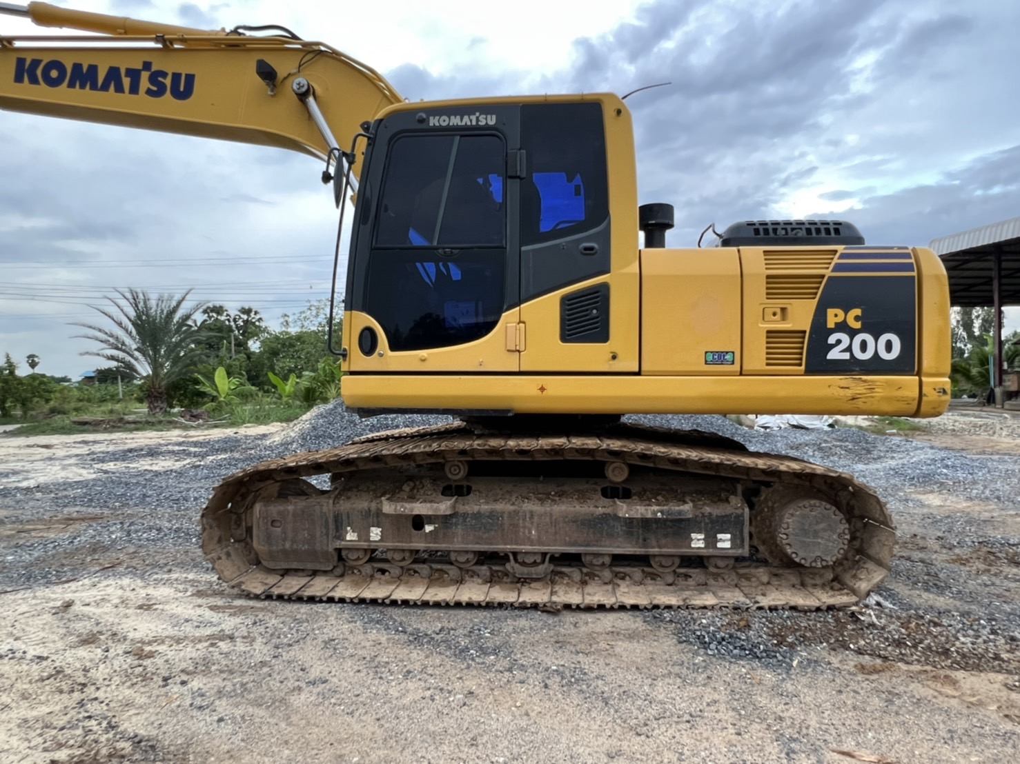 Komatsu pc200-8mo มีระบบลายหัวกระแทก