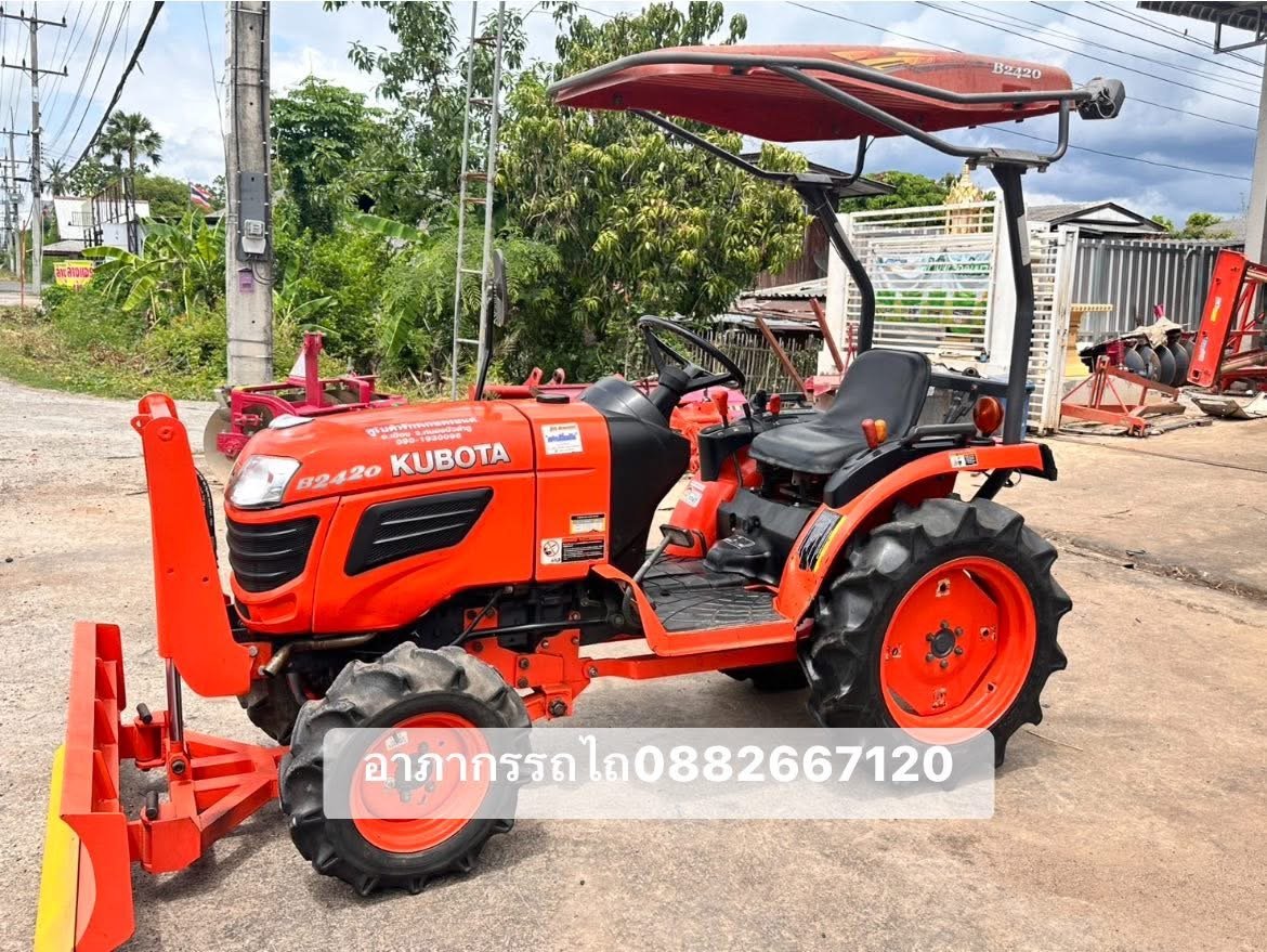 รถไถคูโบต้า B2420 อุปกรณ์ดันหน้าตัวตัดหญ้าใหม่ พร้อมใช้งานทุกระบบ