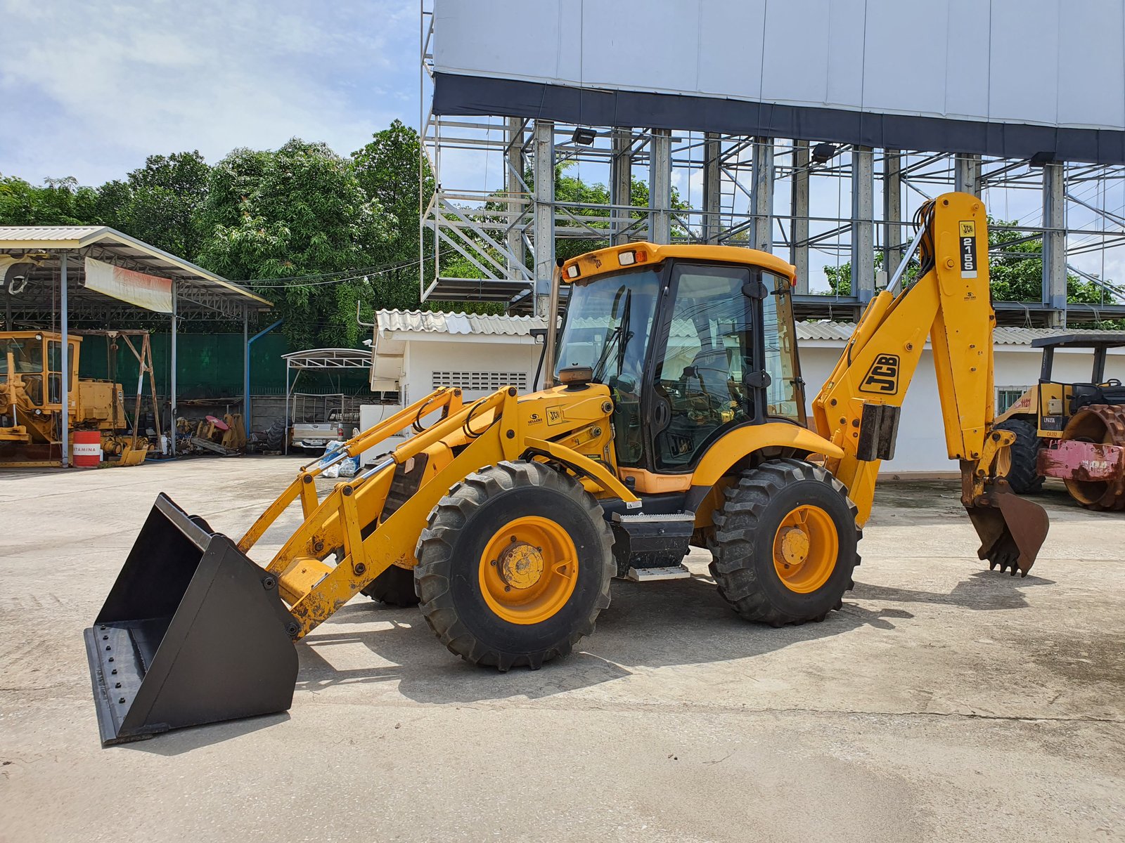 รถตักหน้าขุดหลัง JCB 215S รุ่นยอดนิยม สภาพสวย นำเข้าจากประเทศสหรัฐอเมริกา 2 เพลา รถนอกเเท้ ไม่เคยใช้
