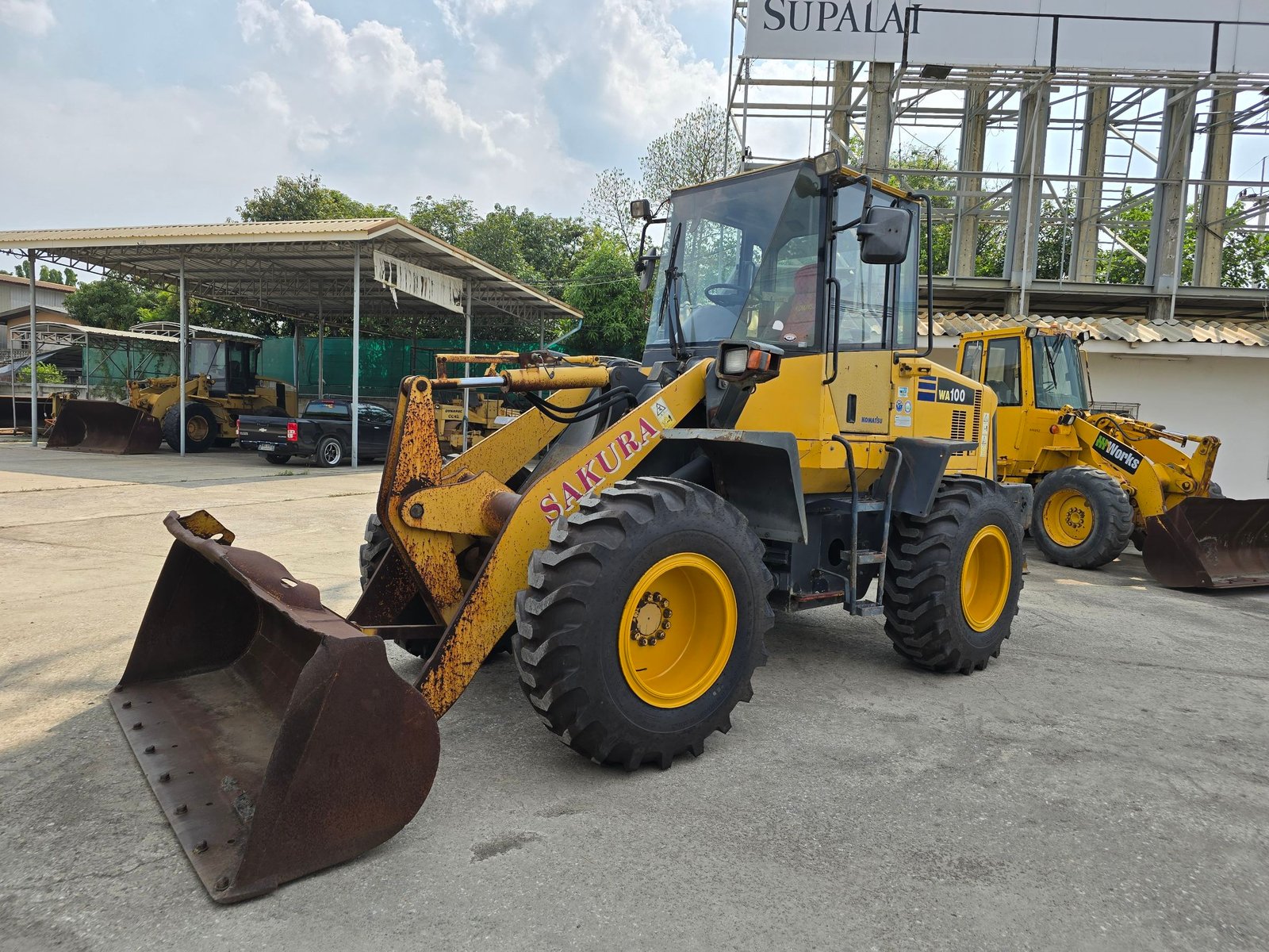 ราคาพิเศษ รถตักล้อยาง ยี่ห้อ KOMATSU WA100-5 ซีเรียลสูง นำเข้าจากญี่ปุ่นแท้ 100เปอร์เซ็นต์ สภาพสวย ไ