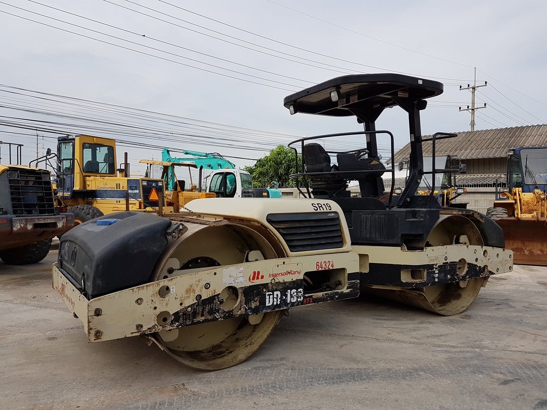 ขายรถบดอัดสั่นสะเทือน Ingersoll Rand DD-138HFA น้ำหนัก 13 ตัน นำเข้าจาก USA สภาพสวย ไม่เคยใช้งานในไท