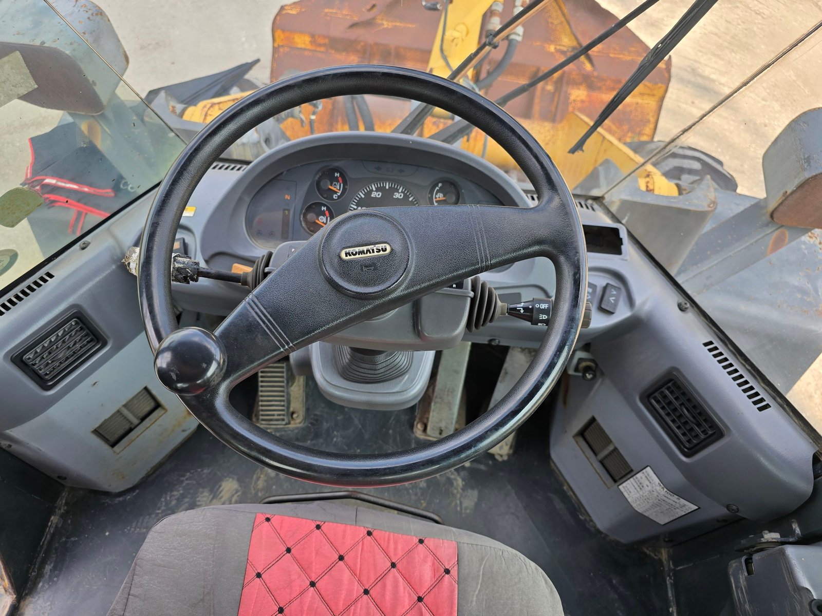 ราคาพิเศษ รถตักล้อยาง ยี่ห้อ KOMATSU WA100-5 ซีเรียลสูง นำเข้าจากญี่ปุ่นแท้ 100เปอร์เซ็นต์ สภาพสวย ไ