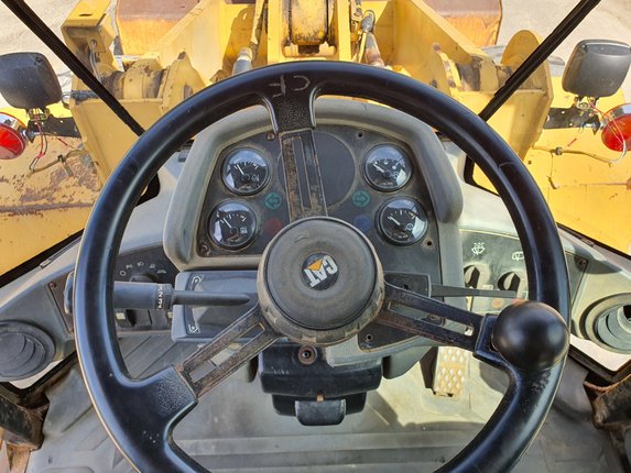 ราคาพิเศษ รถตักล้อยาง ยี่ห้อ KOMATSU WA100-5 ซีเรียลสูง นำเข้าจากญี่ปุ่นแท้ 100เปอร์เซ็นต์ สภาพสวย ไ