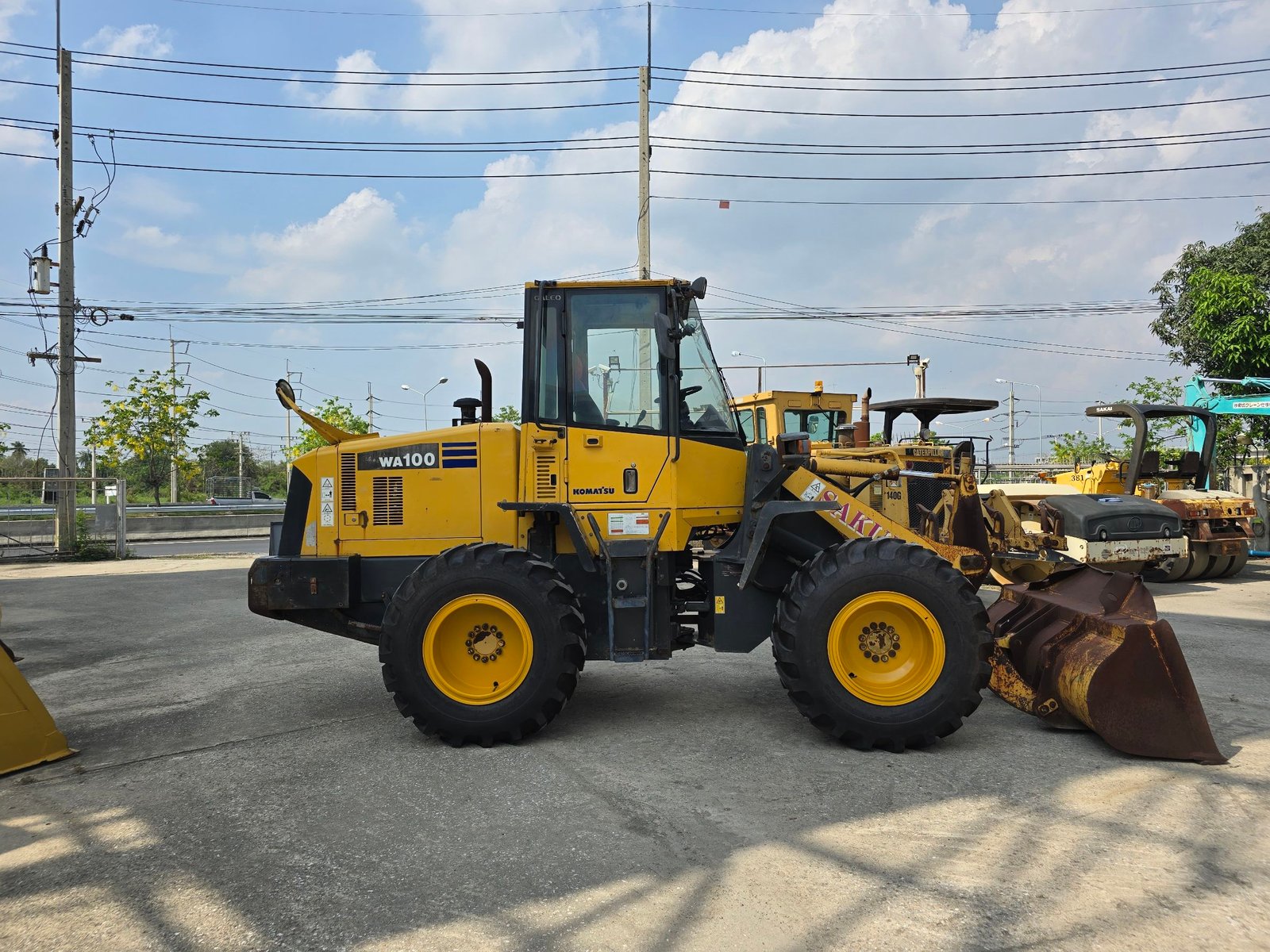 ราคาพิเศษ รถตักล้อยาง ยี่ห้อ KOMATSU WA100-5 ซีเรียลสูง นำเข้าจากญี่ปุ่นแท้ 100เปอร์เซ็นต์ สภาพสวย ไ ราคาพิเศษ รถตักล้อยาง ยี่ห้อ KOMATSU WA100-5 ซีเรียลสูง นำเข้าจากญี่ปุ่นแท้ 100เปอร์เซ็นต์ สภาพสวย ไ