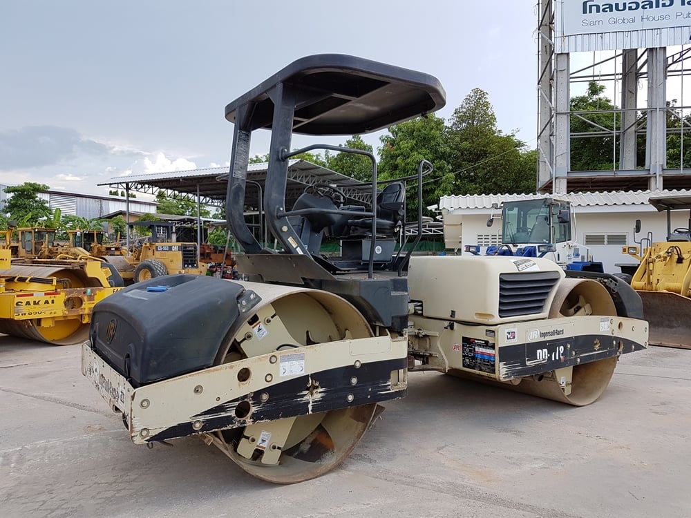ขายรถบดอัดสั่นสะเทือน Ingersoll Rand DD-118HF ปี 2005 น้ำหนัก 12 ตัน นำเข้าจาก USA ไม่เคยใช้งานในไทย ขายรถบดอัดสั่นสะเทือน Ingersoll Rand DD-118HF ปี 2005 น้ำหนัก 12 ตัน นำเข้าจาก USA ไม่เคยใช้งานในไทย