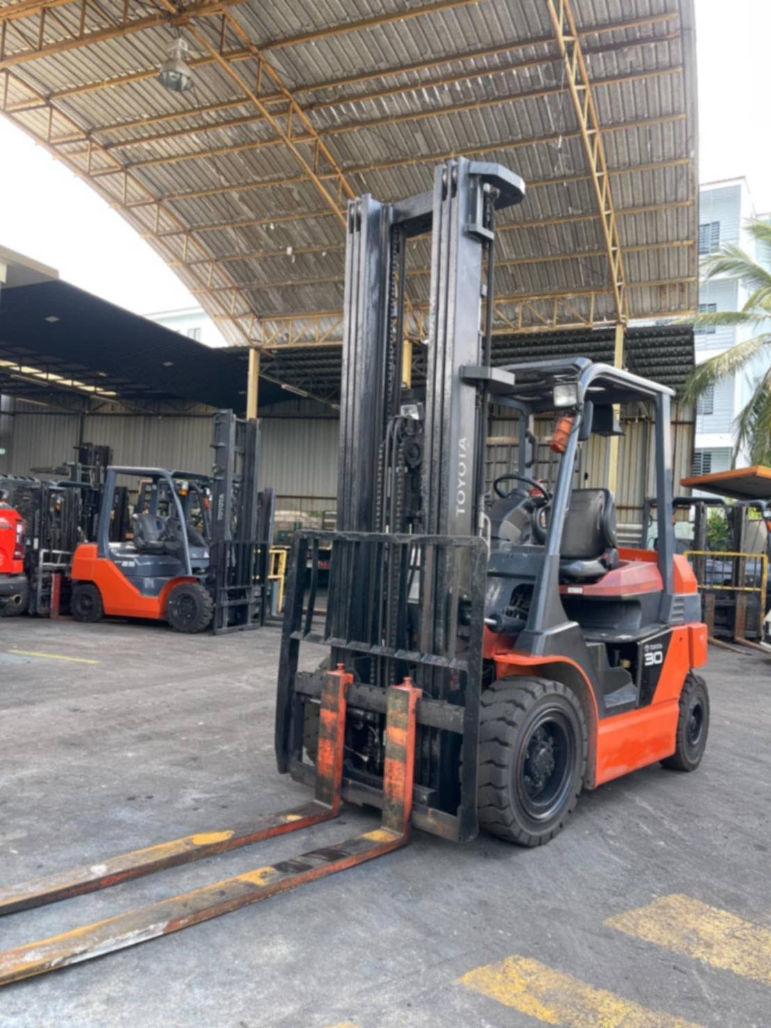 (รถไฟฟ้านั่งขับ counter balance battery) Toyota 8FB 30
