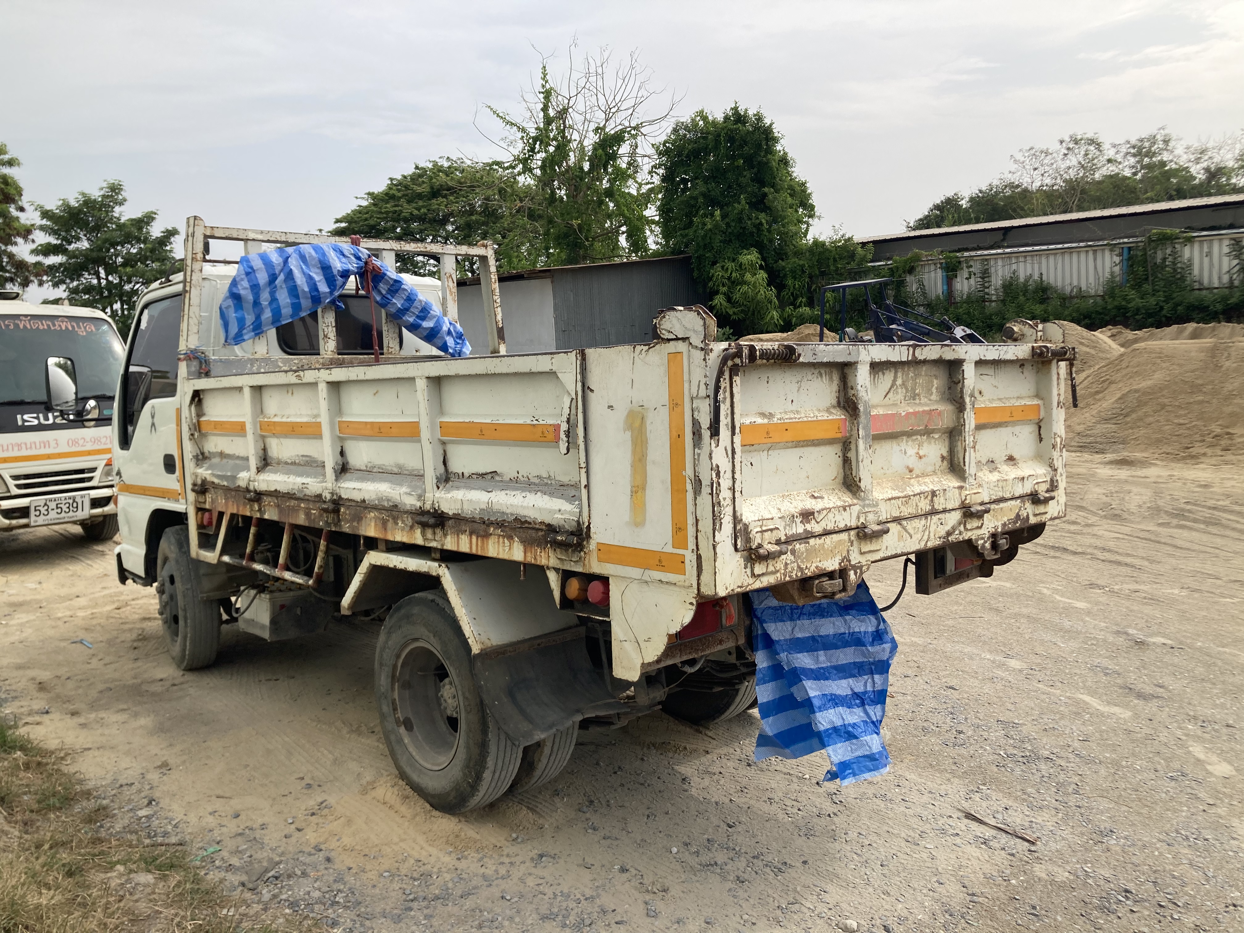 ขายรถ 6ล้อดัมฟ์ ไม่มีเล่มทะเบียน ราคา 120,000บาท ขายรถ 6ล้อดัมฟ์ ไม่มีเล่มทะเบียน ราคา 120,000บาท