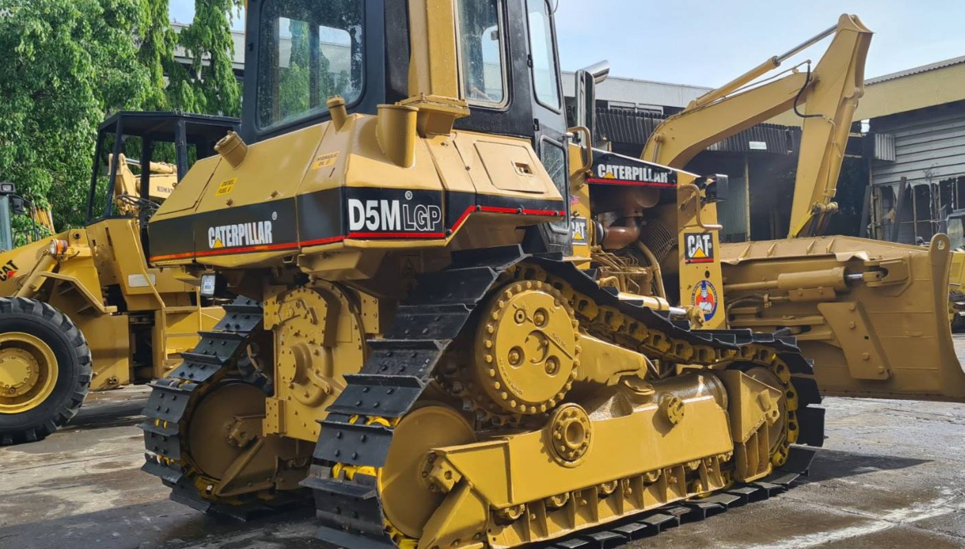 30/10/65.รถตักCAT D5M พร้อมเล่มทะเบียน