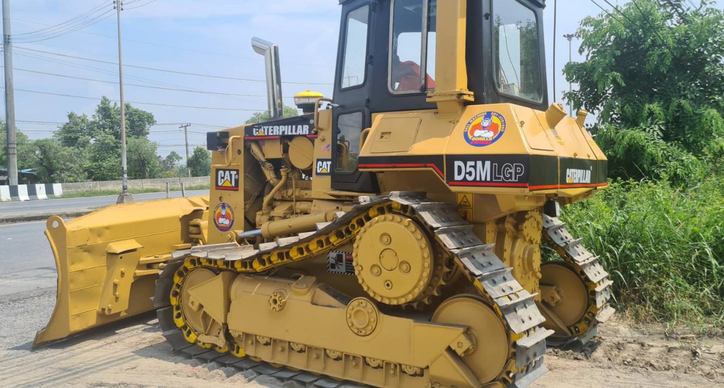 30/10/65.รถตักCAT D5M พร้อมเล่มทะเบียน
