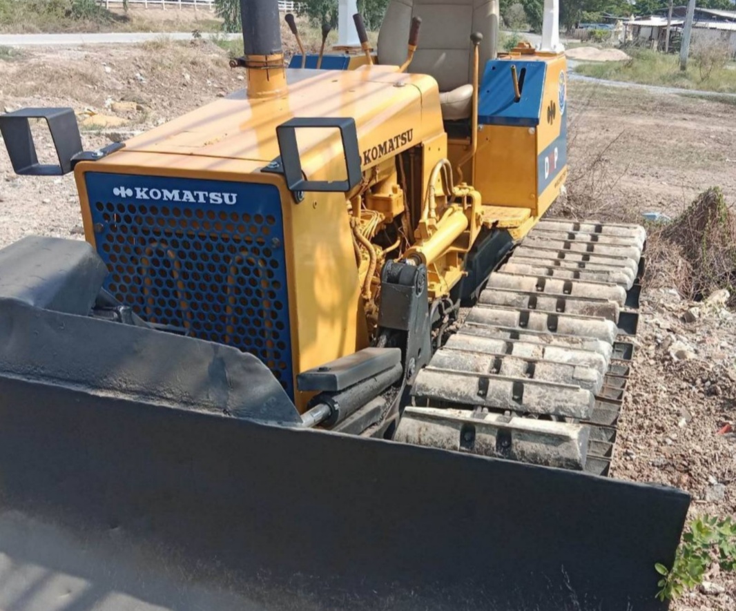 24/05/66.แทรคเตอร์ KOMATSU D20P-6 สภาพสวย