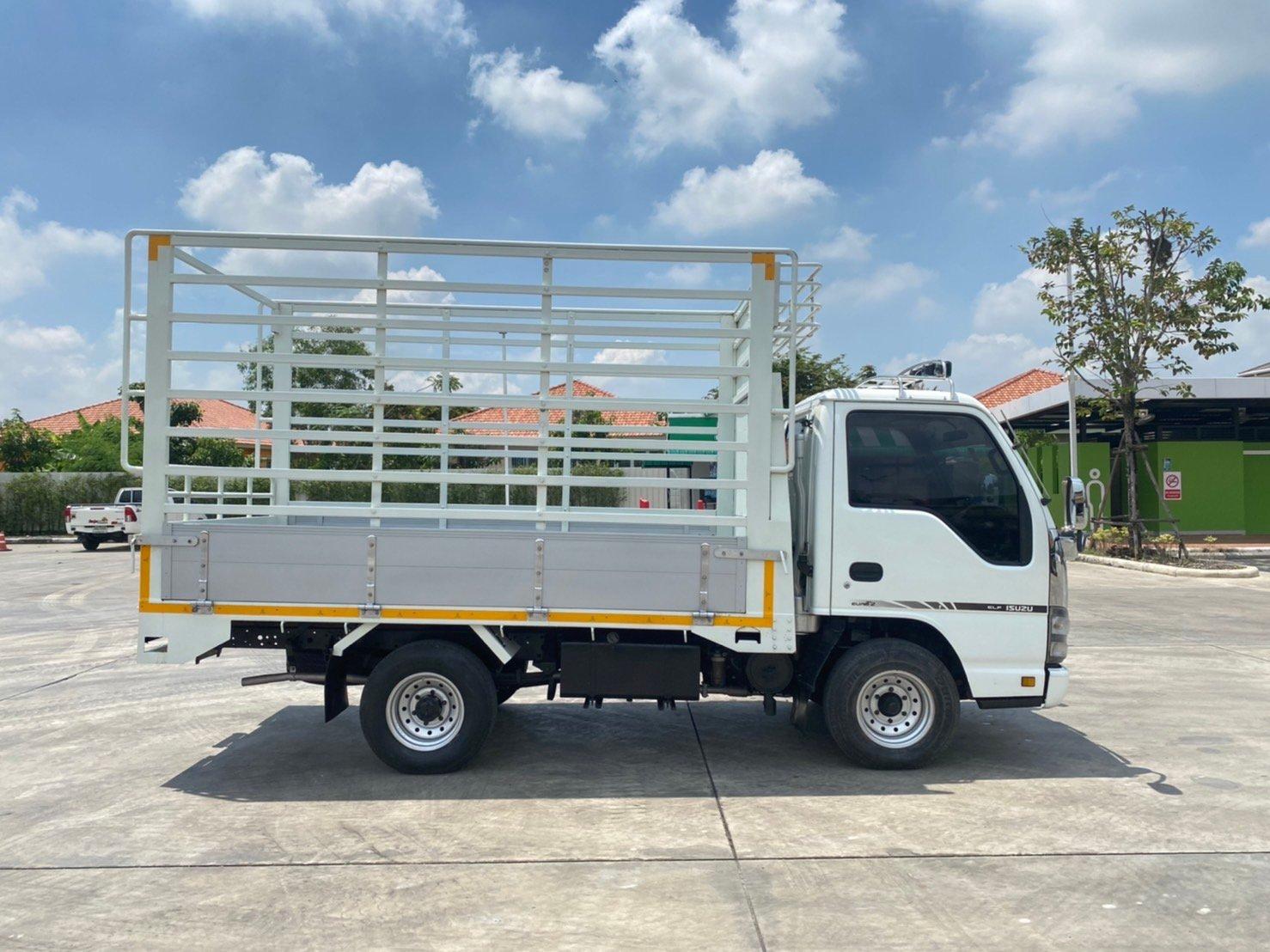 ISUZU NKR 100 แรงเทอร์โบ กระบะเปิดได้รอบด้าน พร้อม คอก เหล็กกล่อง ปี 2549 (รถห้าง) ISUZU NKR 100 แรงเทอร์โบ กระบะเปิดได้รอบด้าน พร้อม คอก เหล็กกล่อง ปี 2549 (รถห้าง)