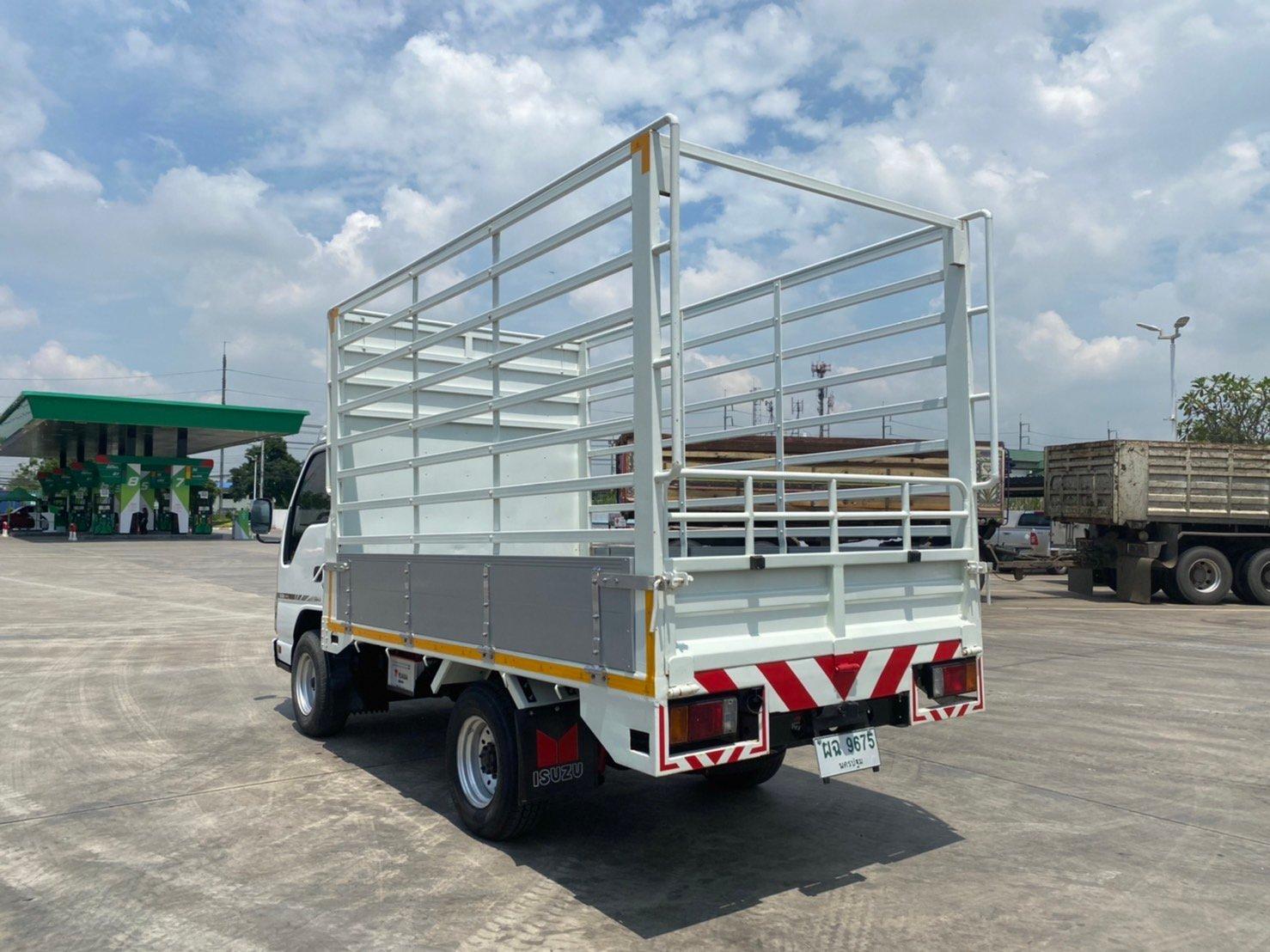 ISUZU NKR 100 แรงเทอร์โบ กระบะเปิดได้รอบด้าน พร้อม คอก เหล็กกล่อง ปี 2549 (รถห้าง) ISUZU NKR 100 แรงเทอร์โบ กระบะเปิดได้รอบด้าน พร้อม คอก เหล็กกล่อง ปี 2549 (รถห้าง)