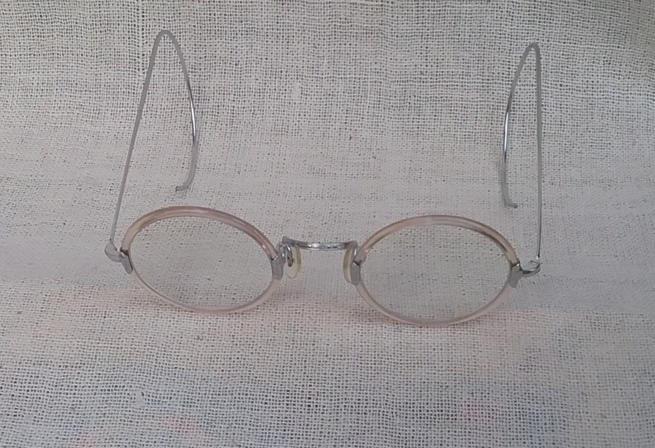 แว่นตาแฮนด์คราฟท์ยุคโชวะ SHOWA EYEGLASSES รัชสมัยจักรพรรดิฮิโระฮิโตะ มือหนึ่ง สต็อกเก่าทศวรรษ1960 โม แว่นตาแฮนด์คราฟท์ยุคโชวะ SHOWA EYEGLASSES รัชสมัยจักรพรรดิฮิโระฮิโตะ มือหนึ่ง สต็อกเก่าทศวรรษ1960 โม