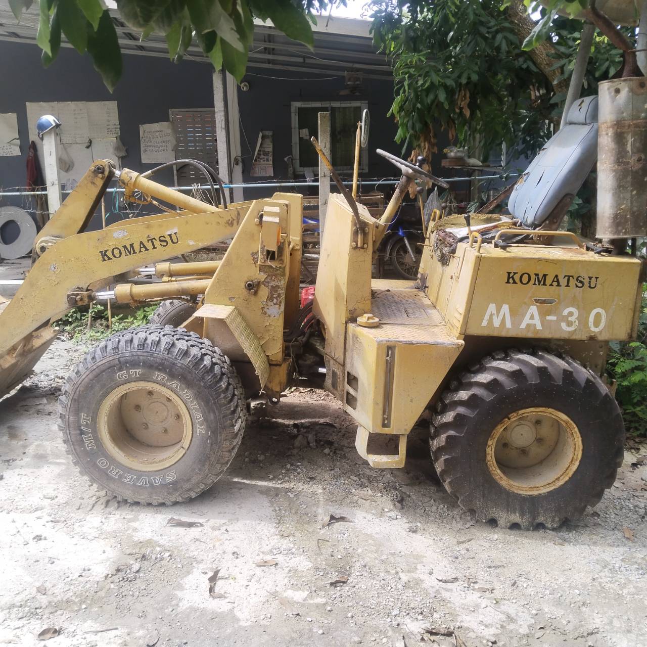 ***เลิกกิจการ*** ขายรถตักเอวอ่อน Komatsu MA-30 บุ้งกี๋ตัก ครึ่งคิว ***เลิกกิจการ*** ขายรถตักเอวอ่อน Komatsu MA-30 บุ้งกี๋ตัก ครึ่งคิว