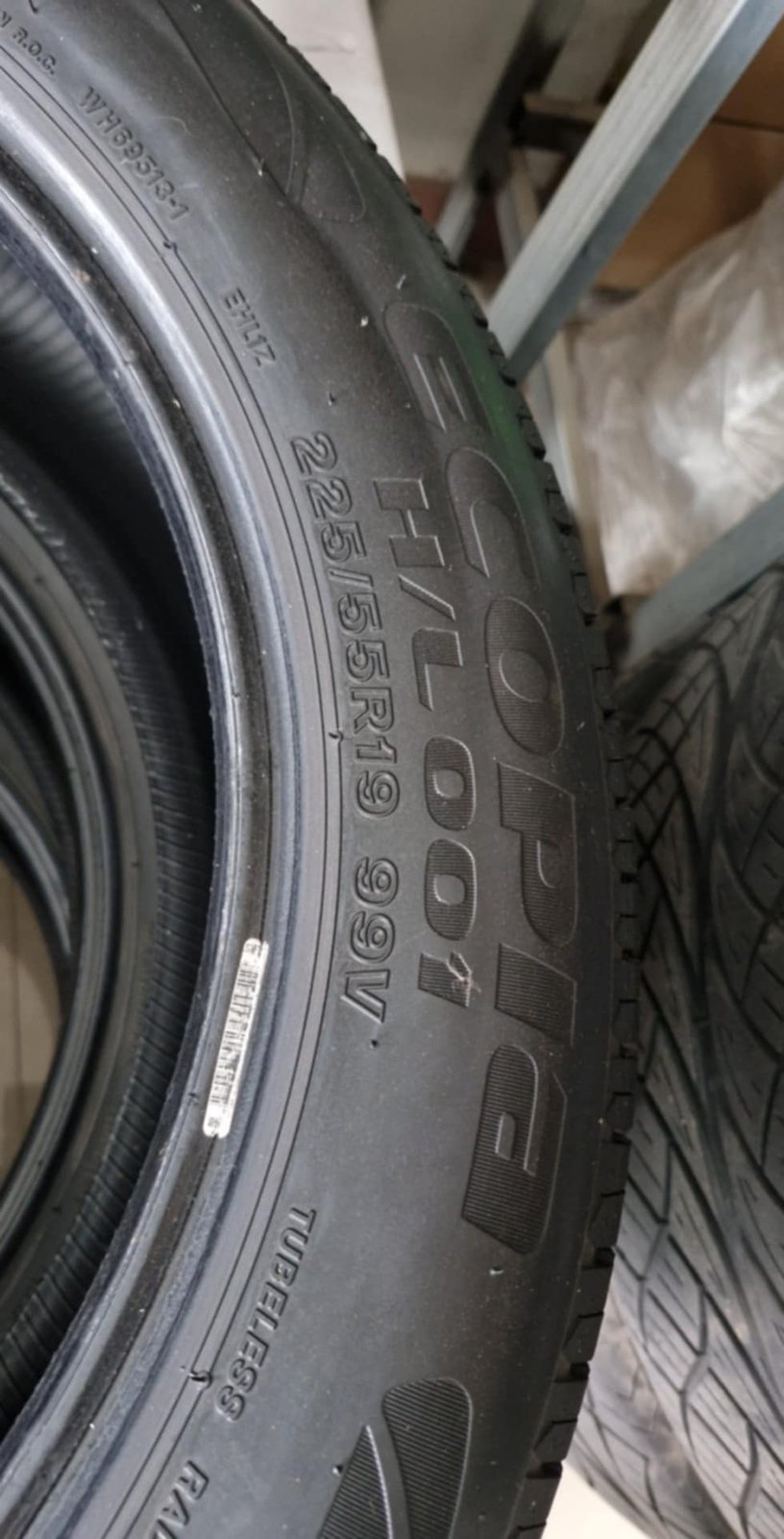ยางมือ 2 สภาพสวย BRIDGESTONE HL001 ขอบ19 ยางมือ 2 สภาพสวย BRIDGESTONE HL001 ขอบ19