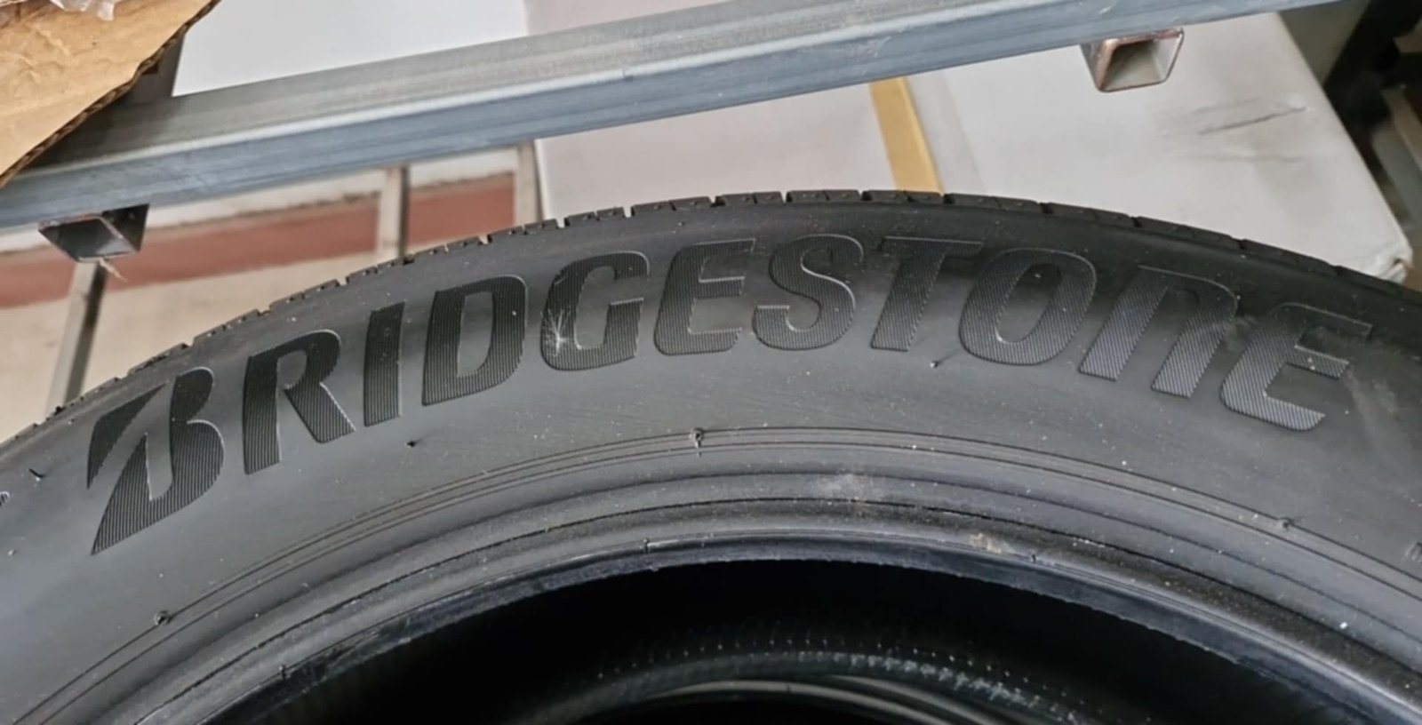 ยางมือ 2 สภาพสวย BRIDGESTONE HL001 ขอบ19 ยางมือ 2 สภาพสวย BRIDGESTONE HL001 ขอบ19