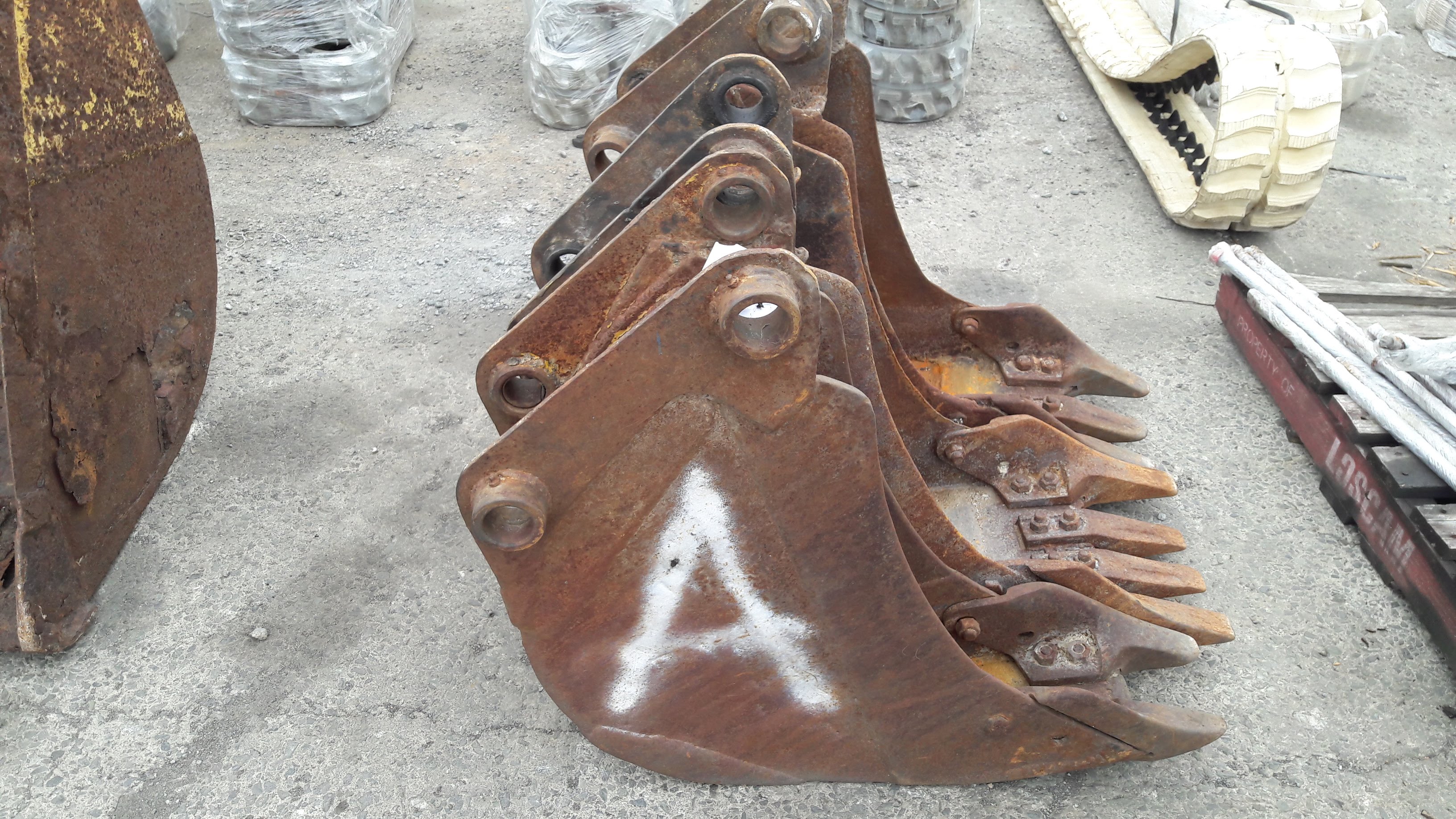 บุ้งกี๋ JCB 3CX สนใจโทร. 084-542-4150