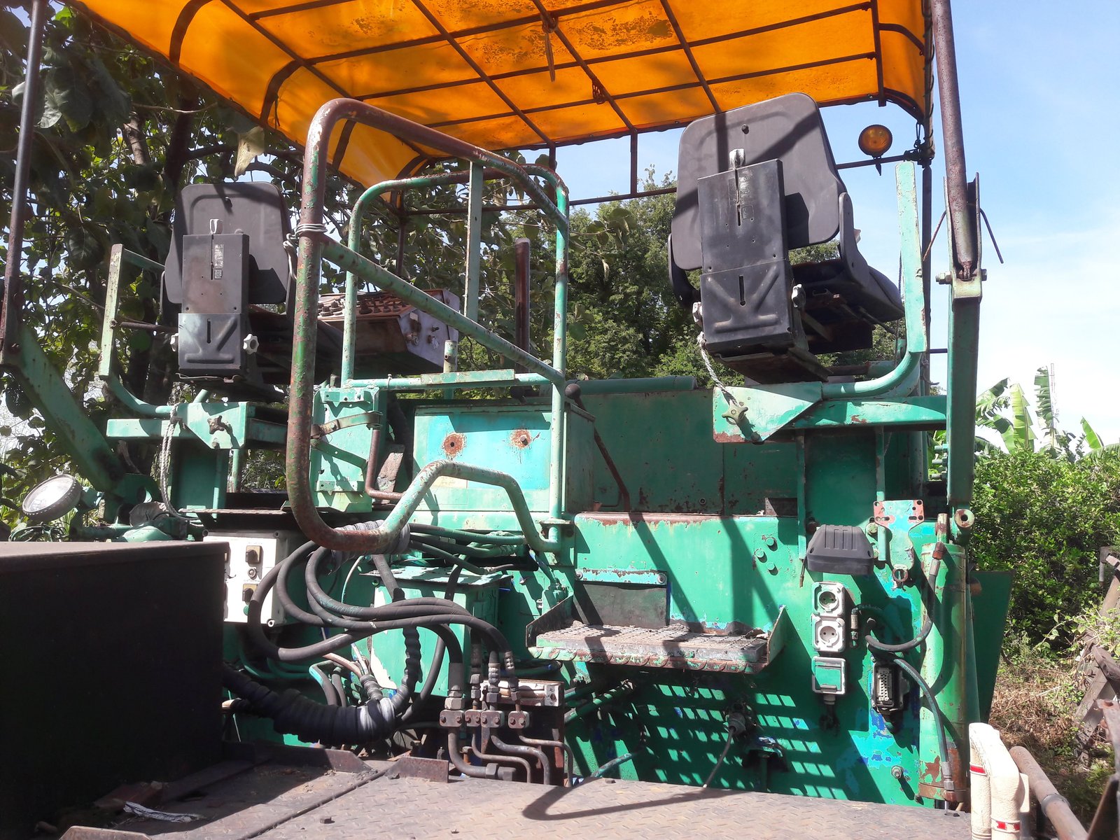 รถปูยาง VOGELE SUPER 1600 ระยะปู 4.75-6 เมตร เครื่องดอยซ์ 6 สูบ รถปูยาง VOGELE SUPER 1600 ระยะปู 4.75-6 เมตร เครื่องดอยซ์ 6 สูบ