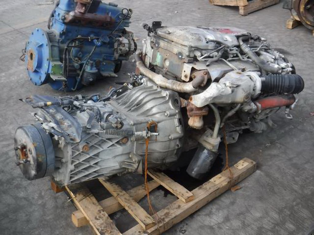 ขาย เครื่อง MITSUBISHI 4M50 4 สูบ 150 แรงม้า พร้อมเกียร์ ไม่มีกล่อง โทร. 084-542-4150