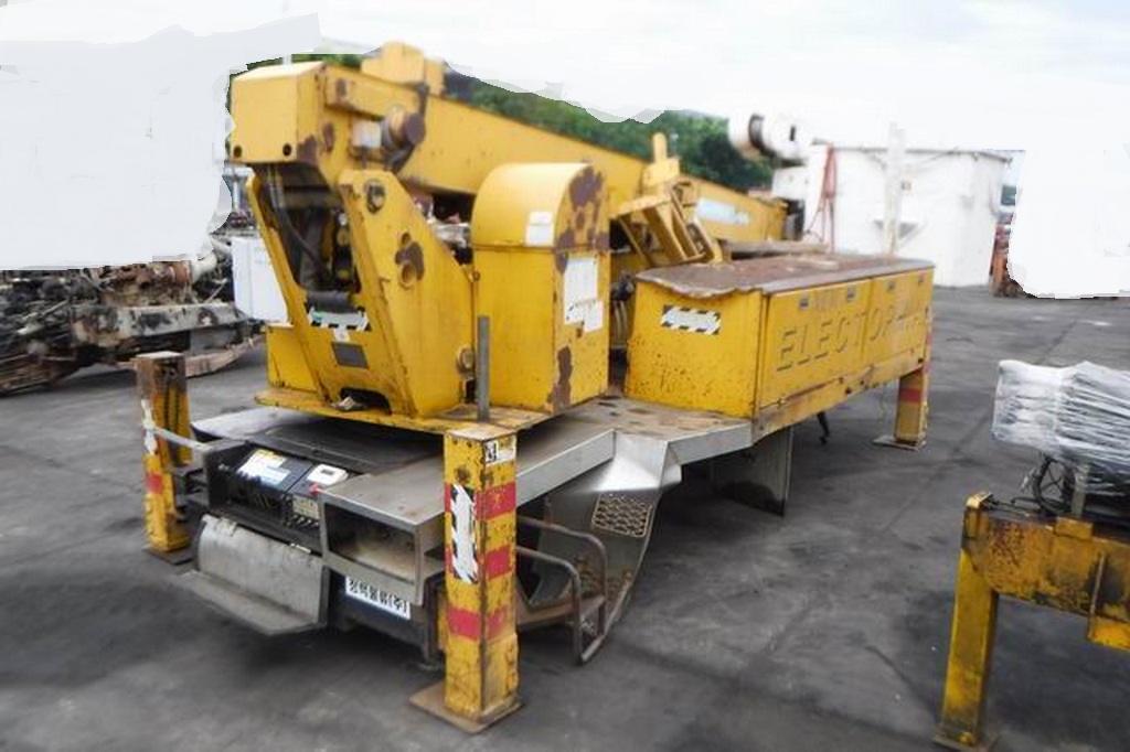 ขายกระเช้าติดรถบรรทุก SOOSAN 16 เมตร 3 ปลอก เก่านอก 220,000 บ. โทร.084-542-4150