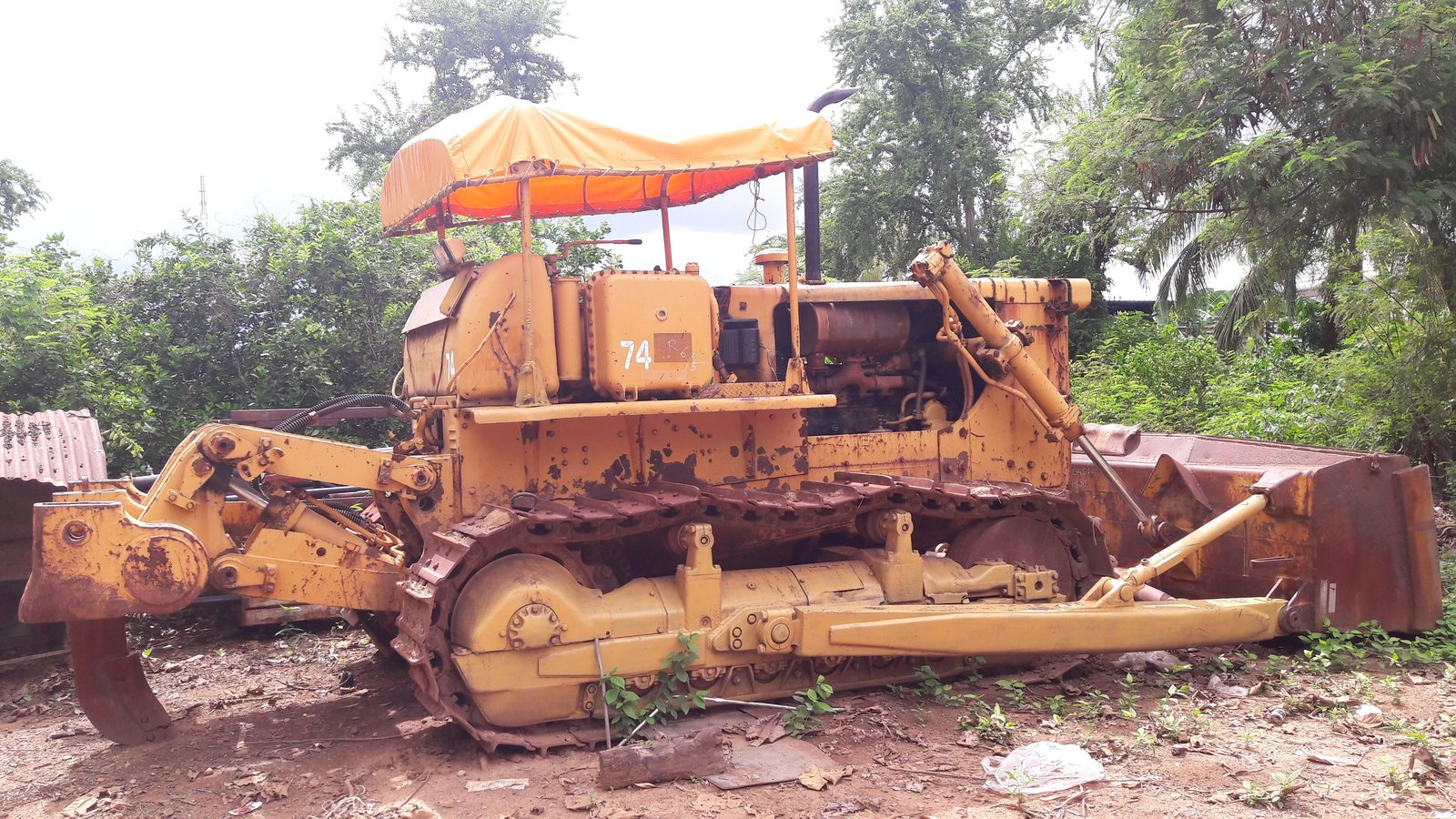 ขายรถดันดิน KOMATSU D85-12 เก่านอก พร้อมใช้งาน