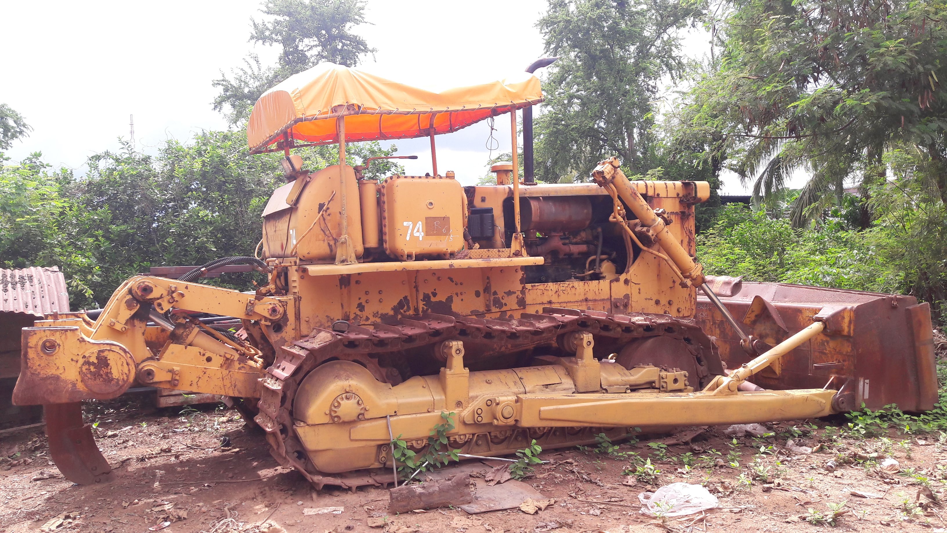 ขายรถดันดิน KOMATSU D85-12 เก่านอก มีอินวอย โทร. 084-542-4150 พร้อมใช้ครับ
