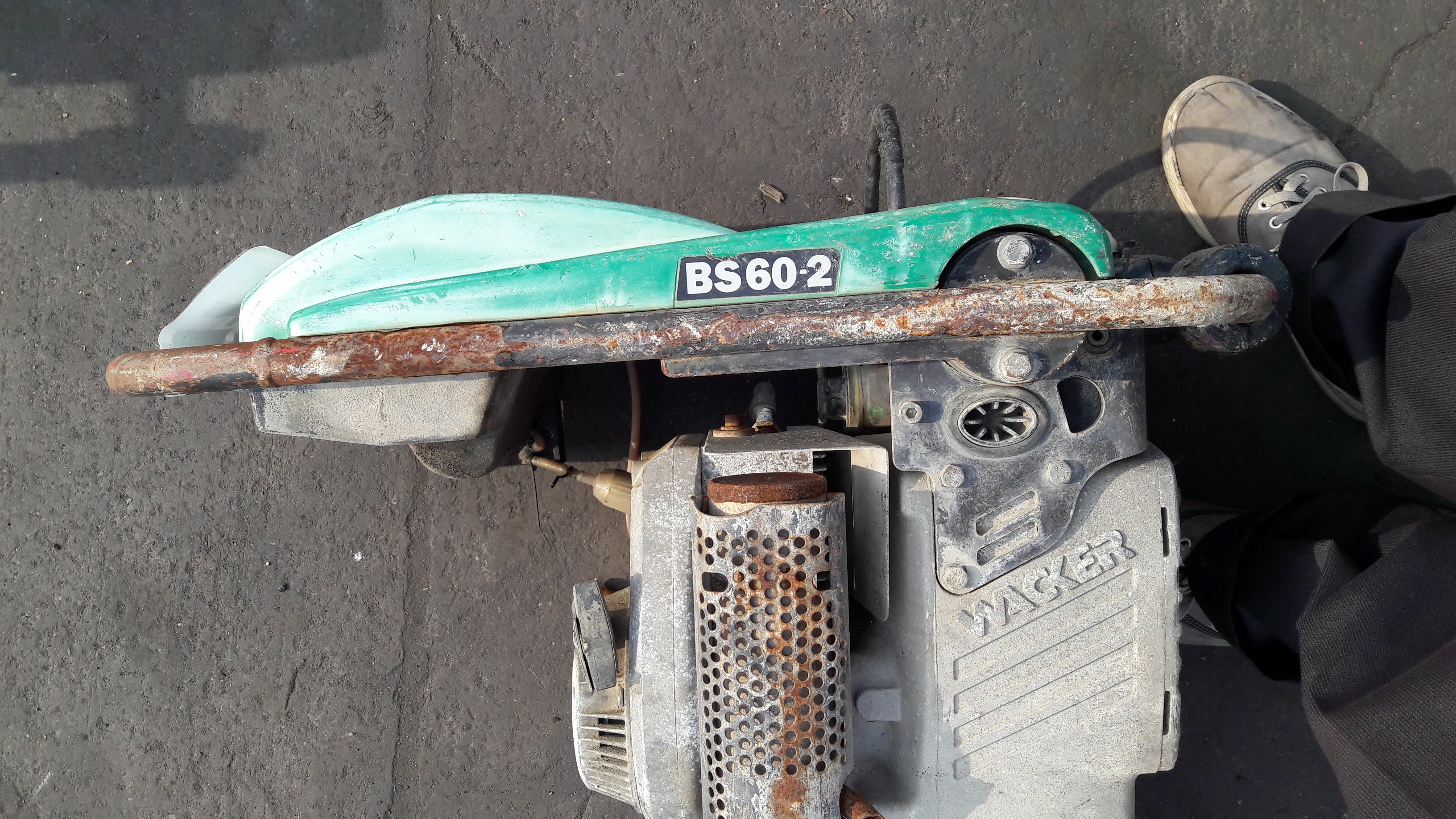 ขายเครื่องตบดินแบบกระโดด WACKER BS60-2 เก่านอก ราคา15,000 บ กับ 9,000 บ โทร. 084-542-4150