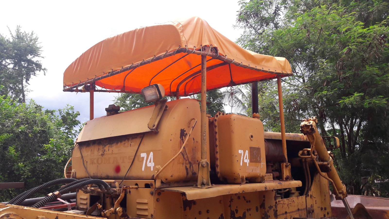 ขายรถดันดิน KOMATSU D85-12 เก่านอก พร้อมใช้งาน