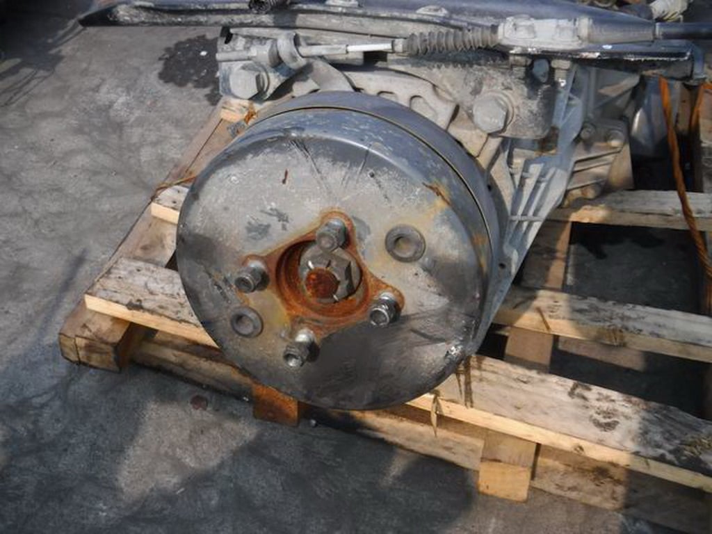 ขาย เครื่อง MITSUBISHI 4M50 4 สูบ 150 แรงม้า พร้อมเกียร์ ไม่มีกล่อง โทร. 084-542-4150