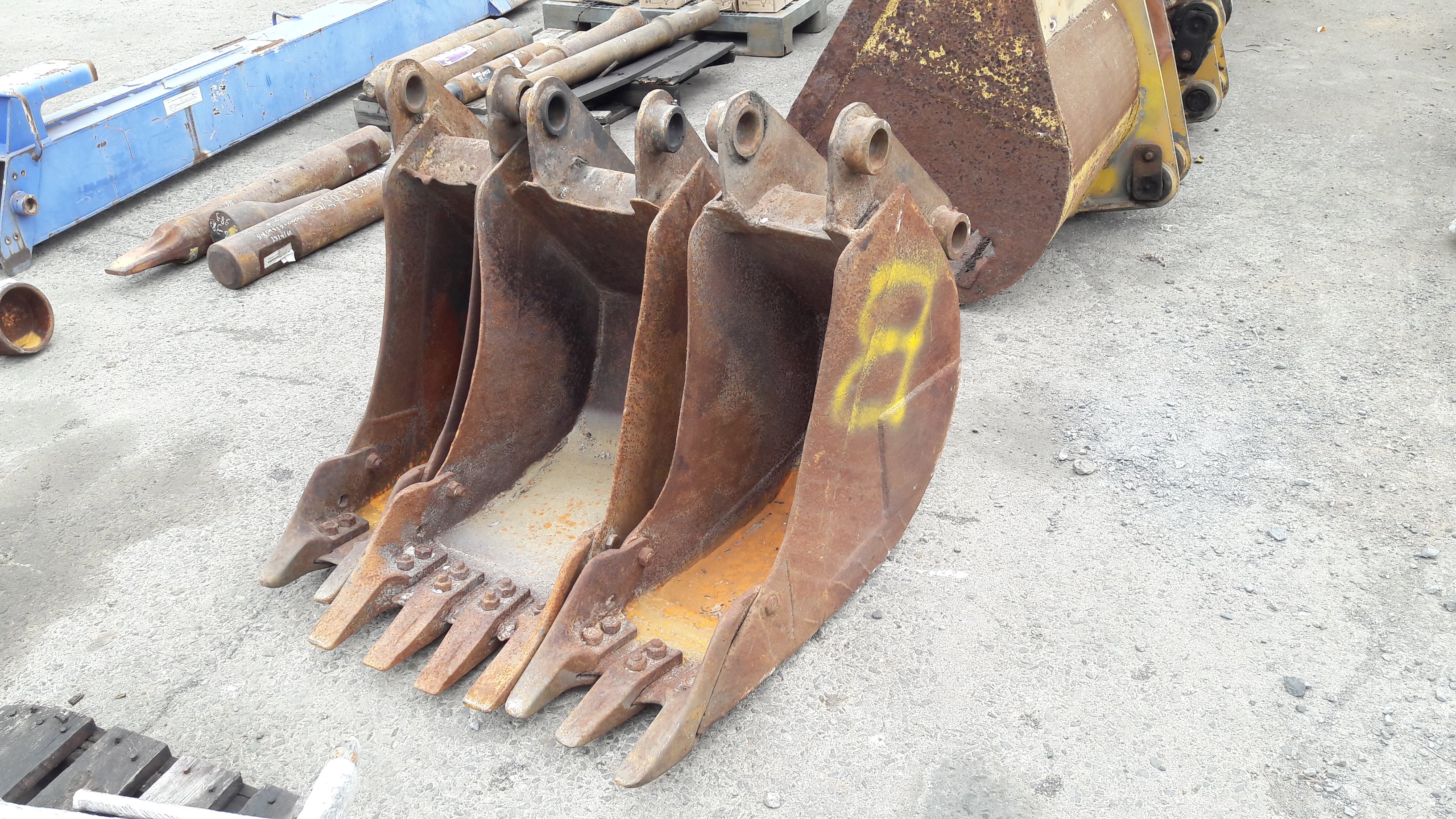 บุ้งกี๋ JCB 3CX สนใจโทร. 084-542-4150